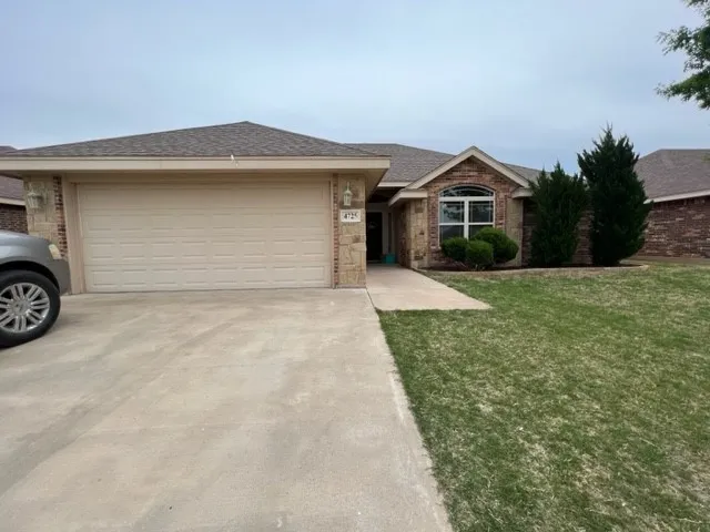 Single Family Residence For Rent in Taylor County , 4725 Yellowstone Trail, Abilene, Texas 79602, 3 Bedroom, 2 Bathroom, 2 Garage spaces, 1,564 Sqft, built in 2013, mls#21403831, Real Estate Agent in Abilene, Homes For Rent in Taylor county, Homes For Rent in Abilene, Realtor in Abilene Texas, Real Estate Brokerage Independent Realty Texas, Luminita Cordes Realtor