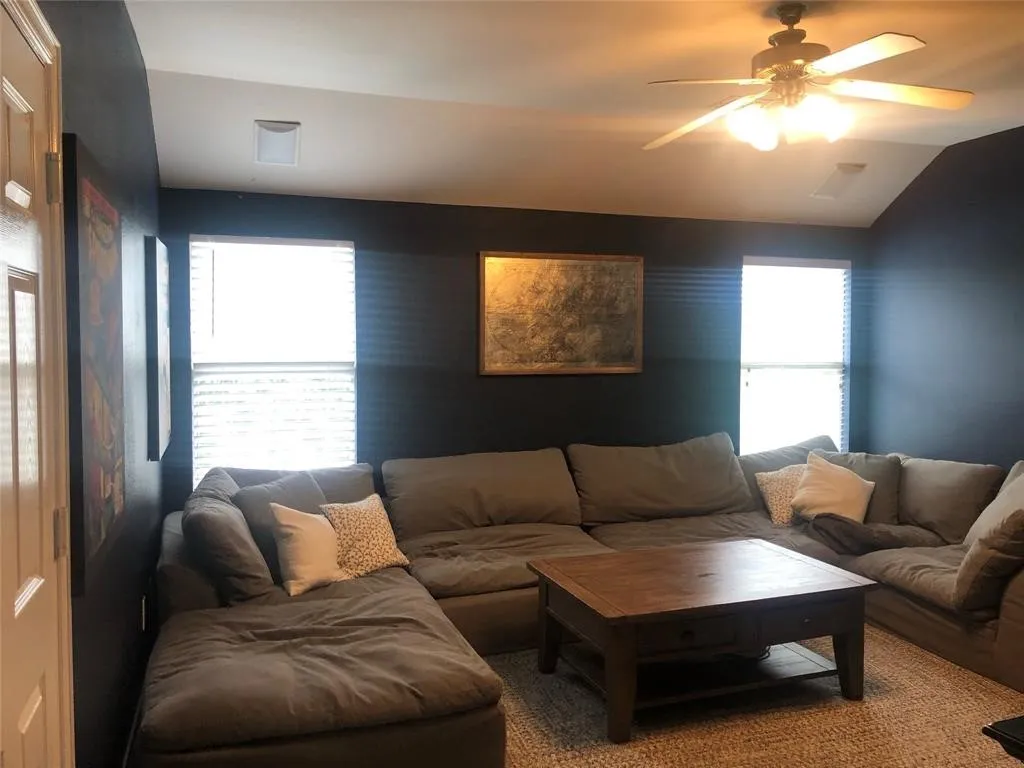 Single Family Residence For Rent in Collin County , 1563 Buckthorne Drive, Allen, Texas 75002, 4 Bedroom, 3 Bathroom, 2 Garage spaces, 2,280 Sqft, built in 2004, mls#21384657, Real Estate Agent in Allen, Homes For Rent in Collin county, Homes For Rent in Allen, Realtor in Allen Texas, Real Estate Brokerage Independent Realty Texas, Luminita Cordes Realtor