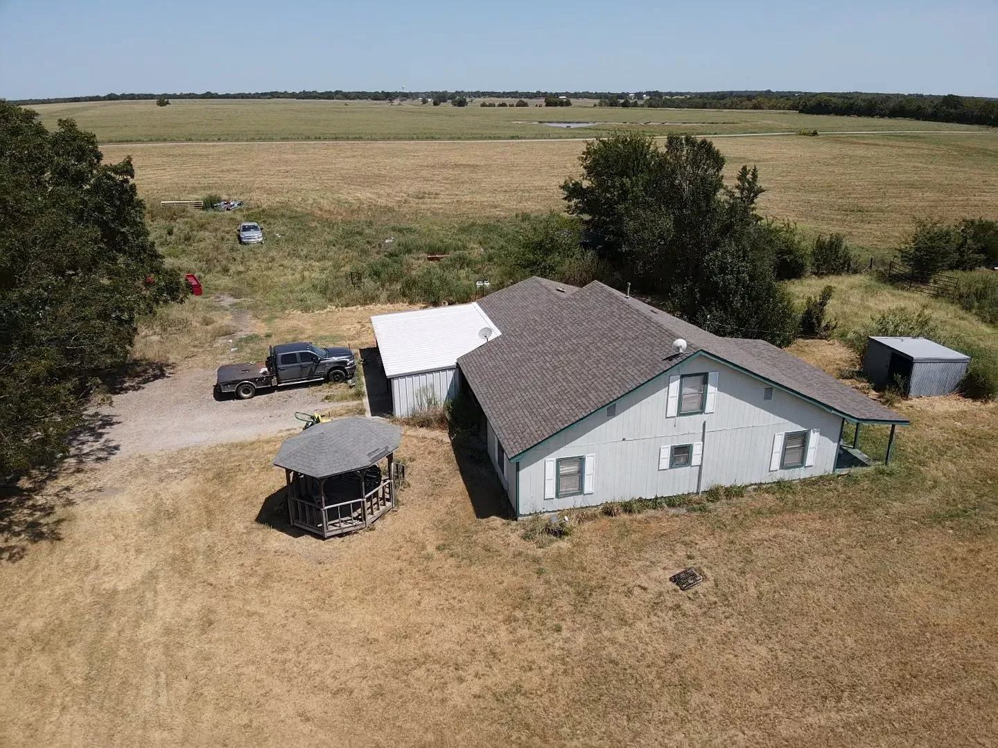 Single Family Residence For Sale in Lamar County , 1635 CR 33500, Sumner, Texas 75486, 4 Bedroom, 2 Bathroom, 2 Garage spaces, 2,084 Sqft, built in 1985, mls#21403666, Real Estate Agent in Sumner, Homes For Sale in Lamar county, Homes For Sale in Sumner, Realtor in Sumner Texas, Real Estate Brokerage Independent Realty Texas, Luminita Cordes Realtor