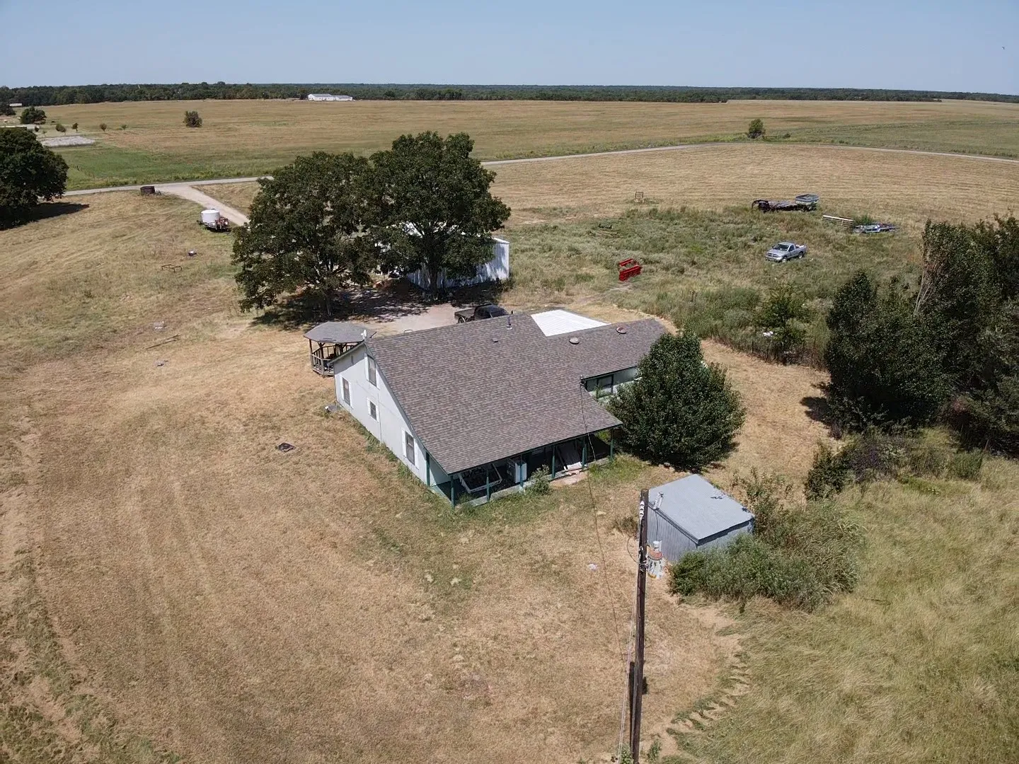 Single Family Residence For Sale in Lamar County , 1635 CR 33500, Sumner, Texas 75486, 4 Bedroom, 2 Bathroom, 2 Garage spaces, 2,084 Sqft, built in 1985, mls#21403666, Real Estate Agent in Sumner, Homes For Sale in Lamar county, Homes For Sale in Sumner, Realtor in Sumner Texas, Real Estate Brokerage Independent Realty Texas, Luminita Cordes Realtor