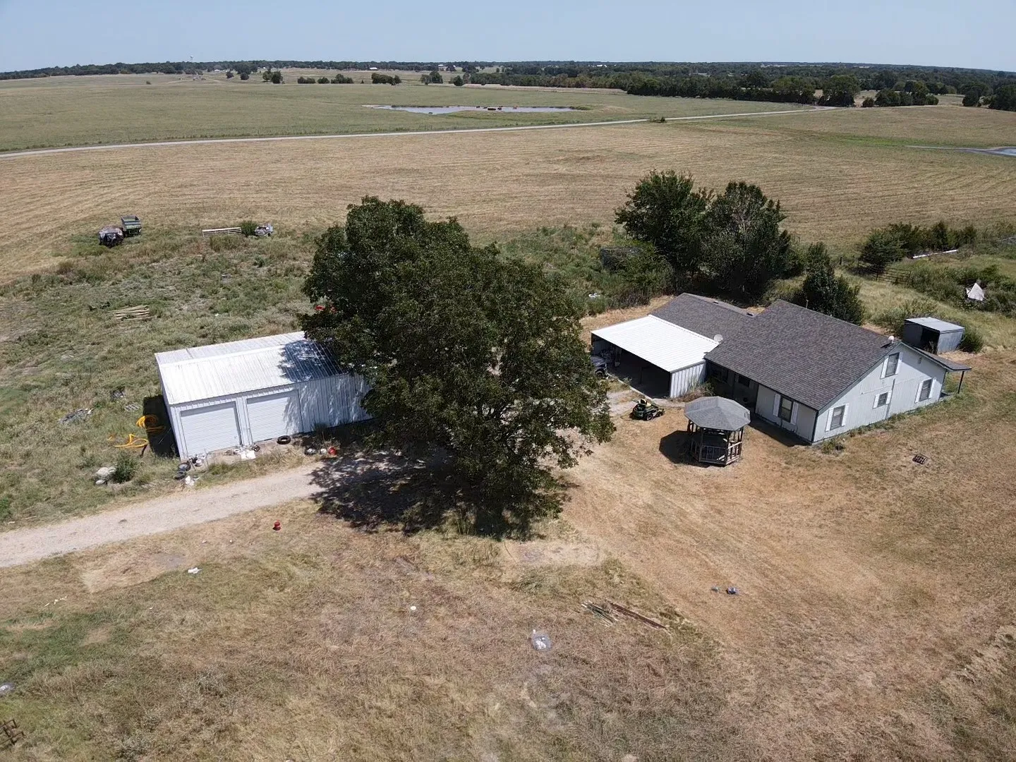 Single Family Residence For Sale in Lamar County , 1635 CR 33500, Sumner, Texas 75486, 4 Bedroom, 2 Bathroom, 2 Garage spaces, 2,084 Sqft, built in 1985, mls#21403666, Real Estate Agent in Sumner, Homes For Sale in Lamar county, Homes For Sale in Sumner, Realtor in Sumner Texas, Real Estate Brokerage Independent Realty Texas, Luminita Cordes Realtor