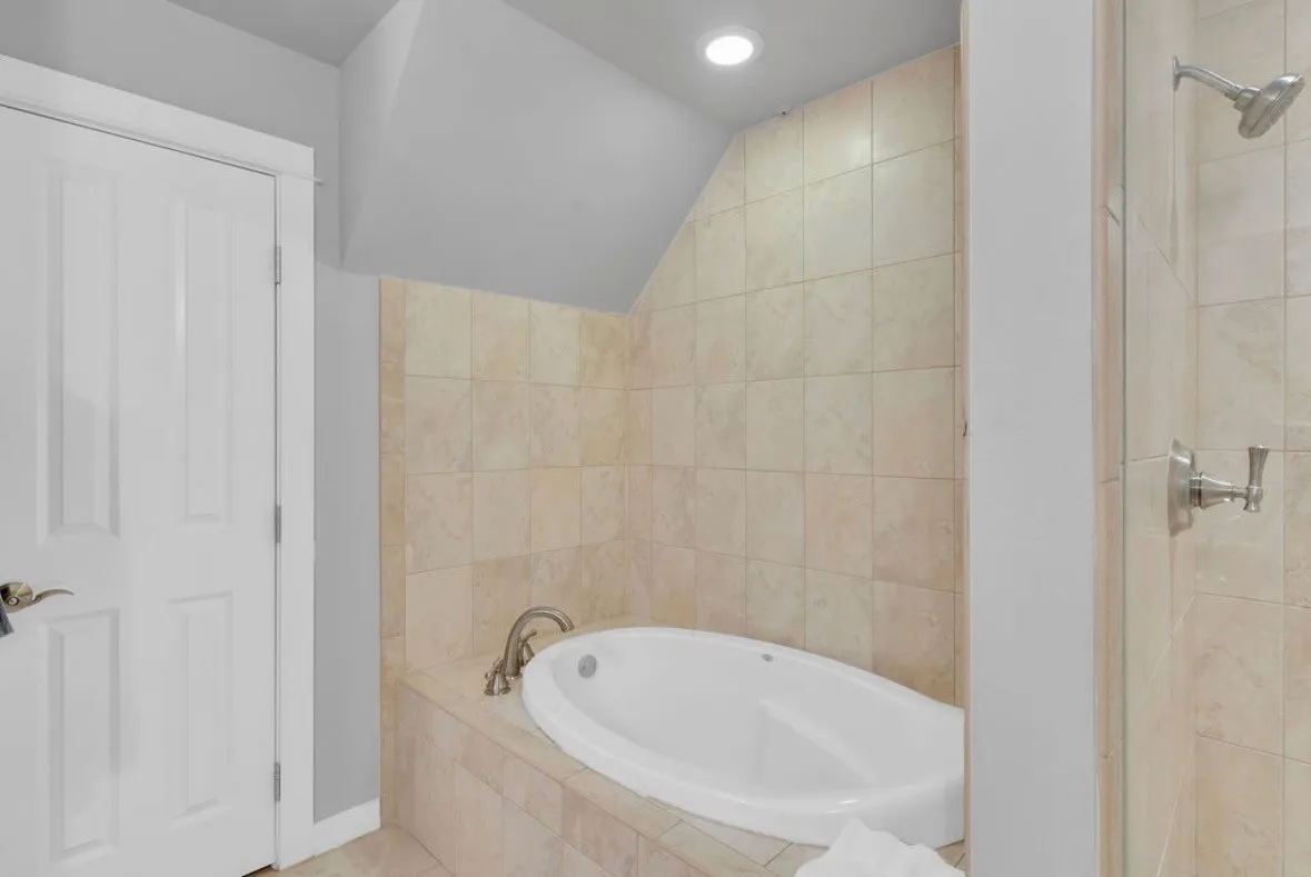 Condominium For Rent in Dallas County , 2604 Thomas Avenue 2, Dallas, Texas 75204, 3 Bedroom, 4 Bathroom, 2 Garage spaces, 2,949 Sqft, built in 2008, mls#21400868, Real Estate Agent in Dallas, Homes For Rent in Dallas county, Homes For Rent in Dallas, Realtor in Dallas Texas, Real Estate Brokerage Independent Realty Texas, Luminita Cordes Realtor