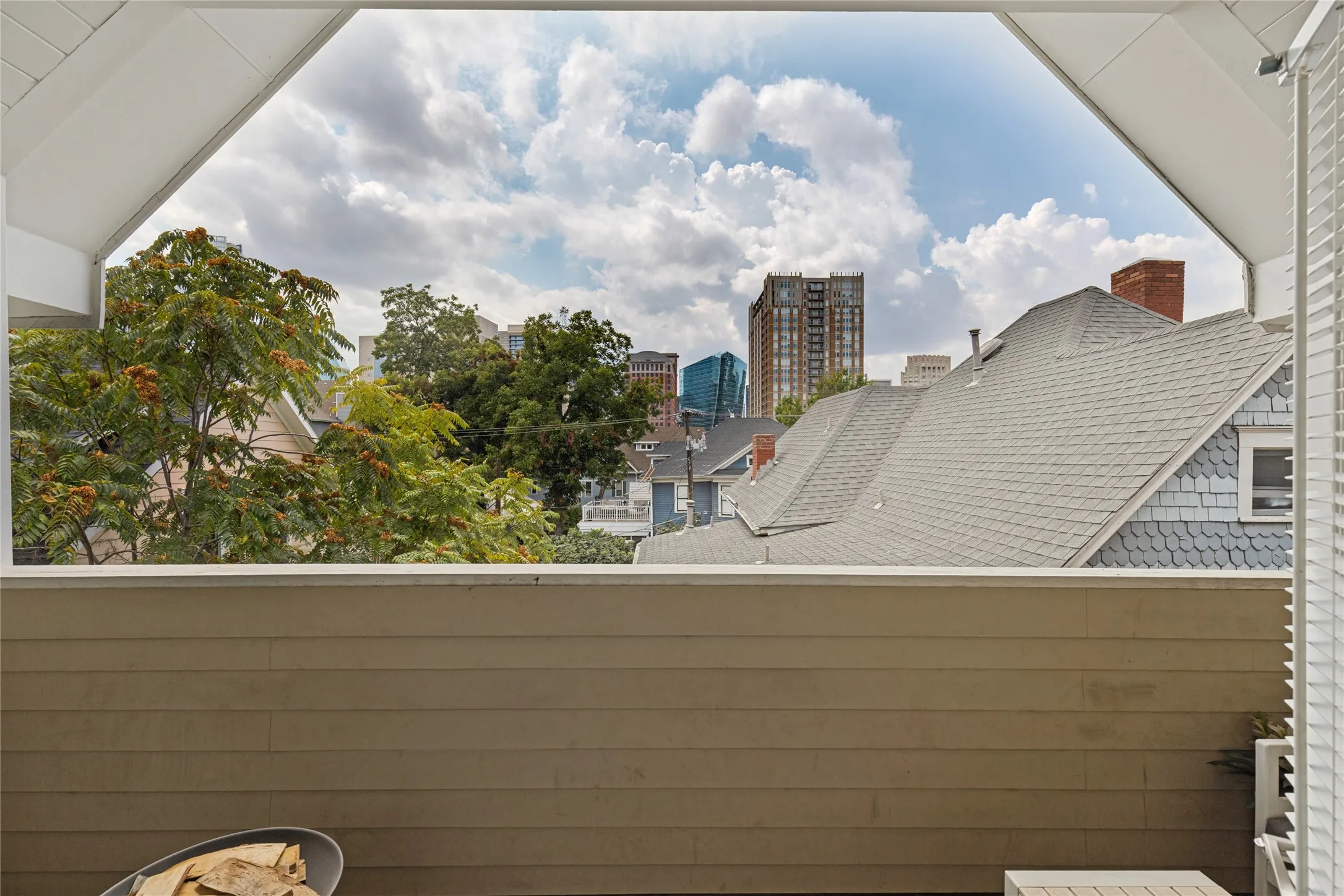 Condominium For Rent in Dallas County , 2604 Thomas Avenue 2, Dallas, Texas 75204, 3 Bedroom, 4 Bathroom, 2 Garage spaces, 2,949 Sqft, built in 2008, mls#21400868, Real Estate Agent in Dallas, Homes For Rent in Dallas county, Homes For Rent in Dallas, Realtor in Dallas Texas, Real Estate Brokerage Independent Realty Texas, Luminita Cordes Realtor