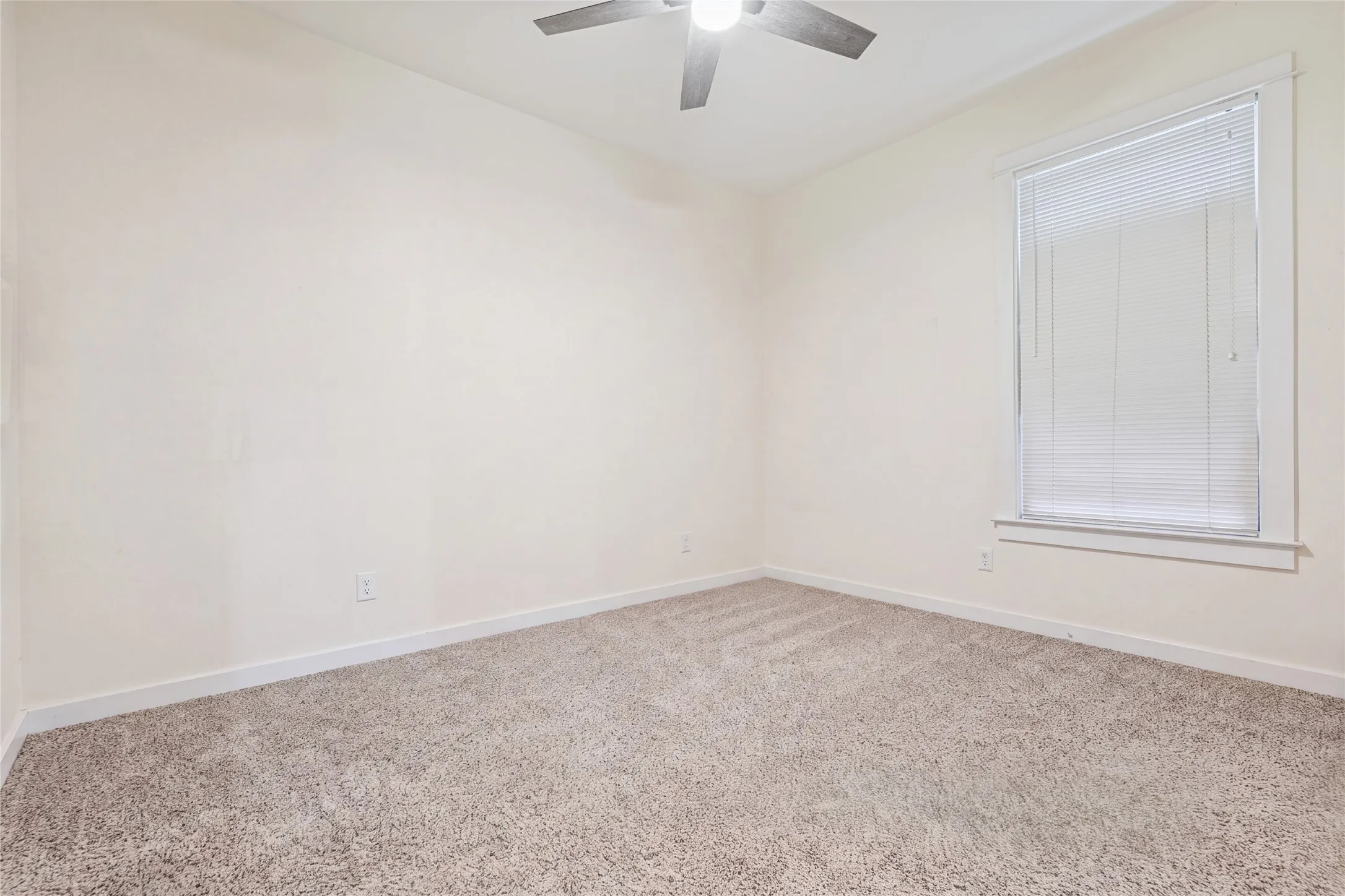 Condominium For Rent in Dallas County , 2604 Thomas Avenue 2, Dallas, Texas 75204, 3 Bedroom, 4 Bathroom, 2 Garage spaces, 2,949 Sqft, built in 2008, mls#21400868, Real Estate Agent in Dallas, Homes For Rent in Dallas county, Homes For Rent in Dallas, Realtor in Dallas Texas, Real Estate Brokerage Independent Realty Texas, Luminita Cordes Realtor