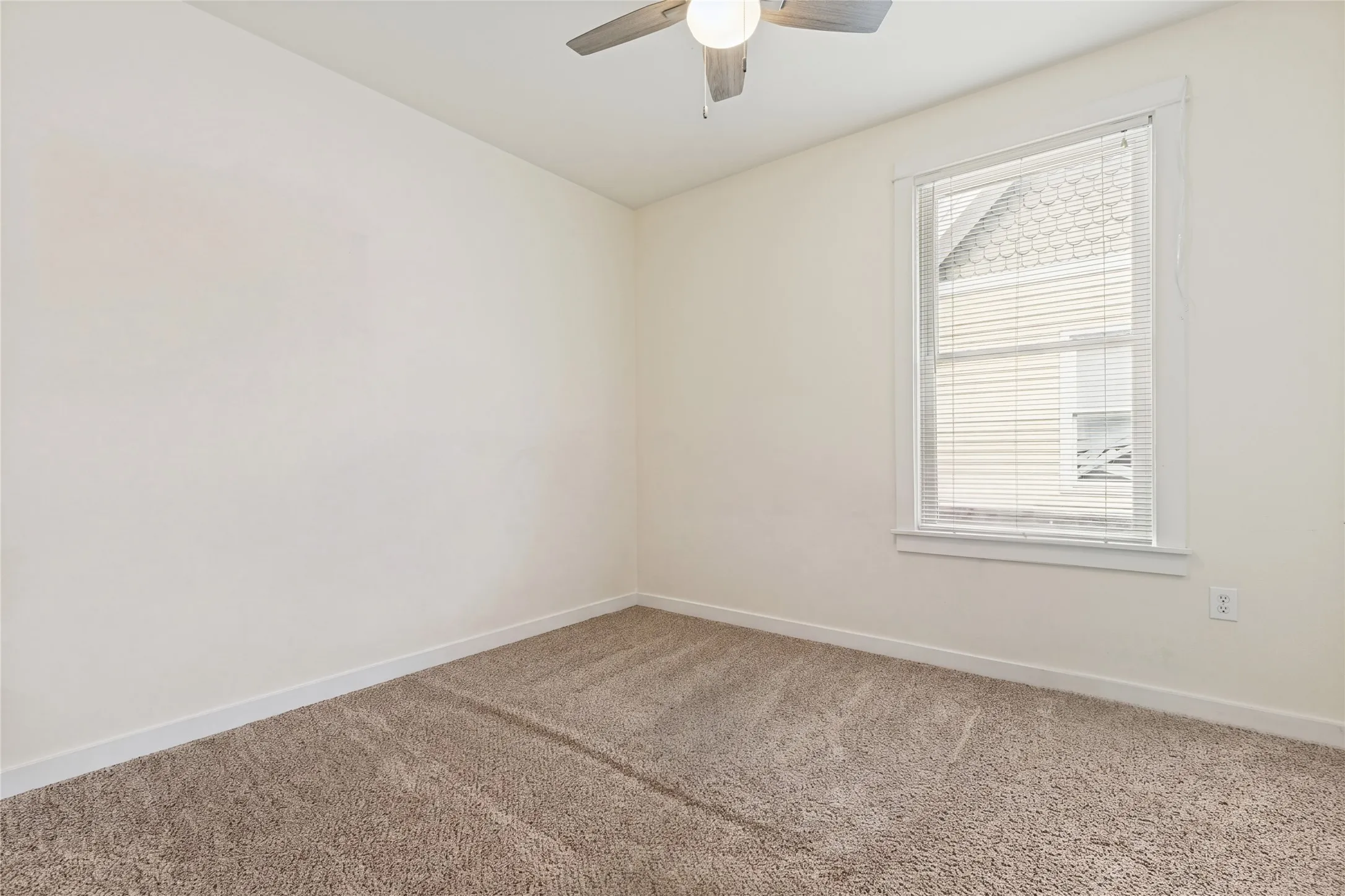 Condominium For Rent in Dallas County , 2604 Thomas Avenue 2, Dallas, Texas 75204, 3 Bedroom, 4 Bathroom, 2 Garage spaces, 2,949 Sqft, built in 2008, mls#21400868, Real Estate Agent in Dallas, Homes For Rent in Dallas county, Homes For Rent in Dallas, Realtor in Dallas Texas, Real Estate Brokerage Independent Realty Texas, Luminita Cordes Realtor