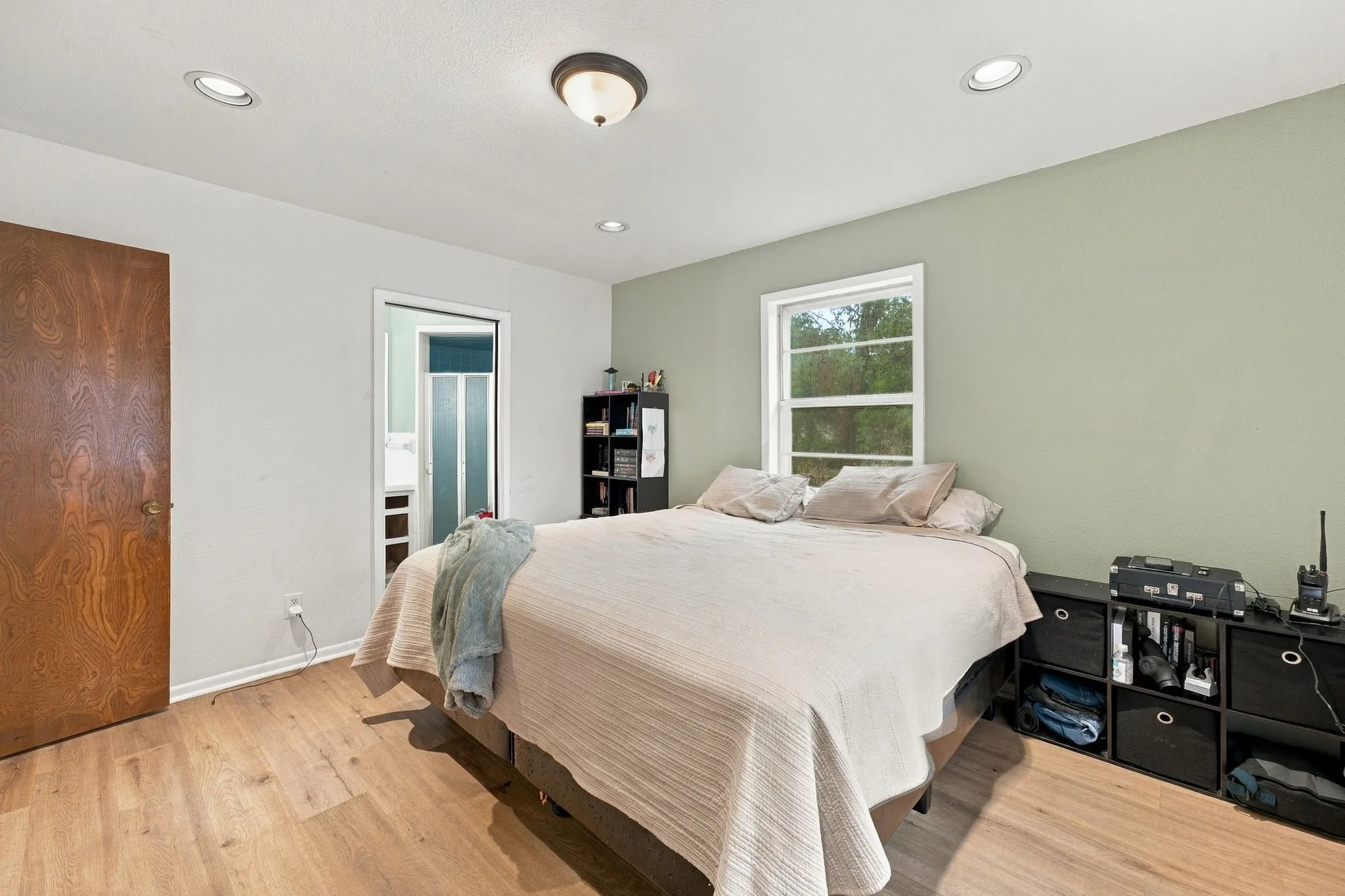 Single Family Residence For Sale in Bosque County , 403 S Hamilton, Iredell, Texas 76649, 2 Bedroom, 2 Bathroom, 1 Garage spaces, 1,188 Sqft, built in 1975, mls#21402292, Real Estate Agent in Iredell, Homes For Sale in Bosque county, Homes For Sale in Iredell, Realtor in Iredell Texas, Real Estate Brokerage Independent Realty Texas, Luminita Cordes Realtor