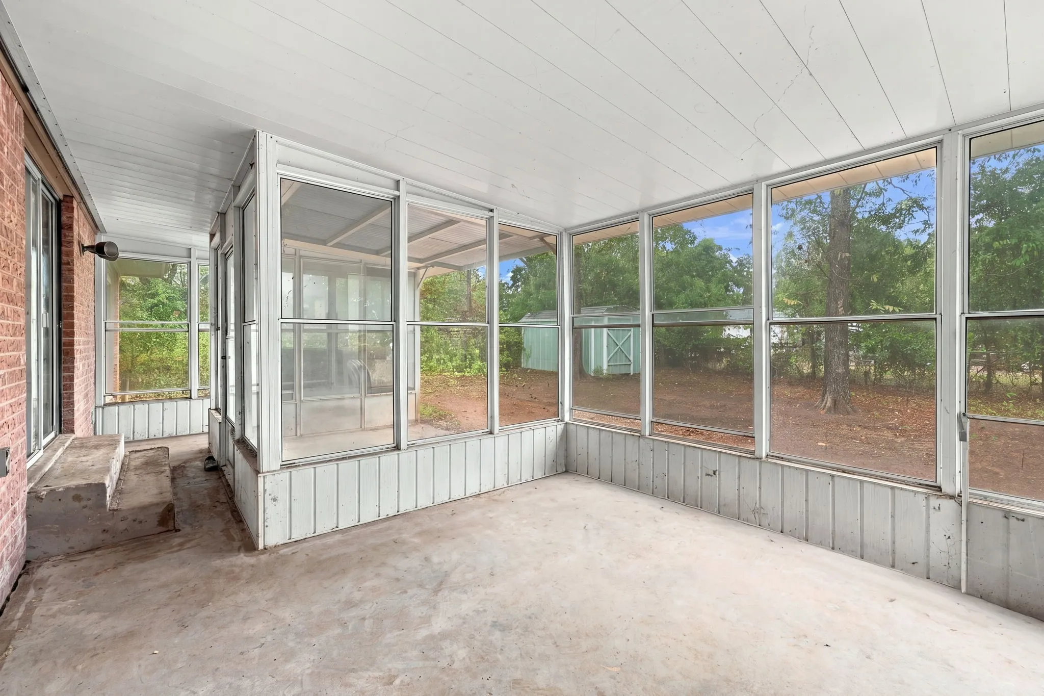 Single Family Residence For Sale in Bosque County , 403 S Hamilton, Iredell, Texas 76649, 2 Bedroom, 2 Bathroom, 1 Garage spaces, 1,188 Sqft, built in 1975, mls#21402292, Real Estate Agent in Iredell, Homes For Sale in Bosque county, Homes For Sale in Iredell, Realtor in Iredell Texas, Real Estate Brokerage Independent Realty Texas, Luminita Cordes Realtor