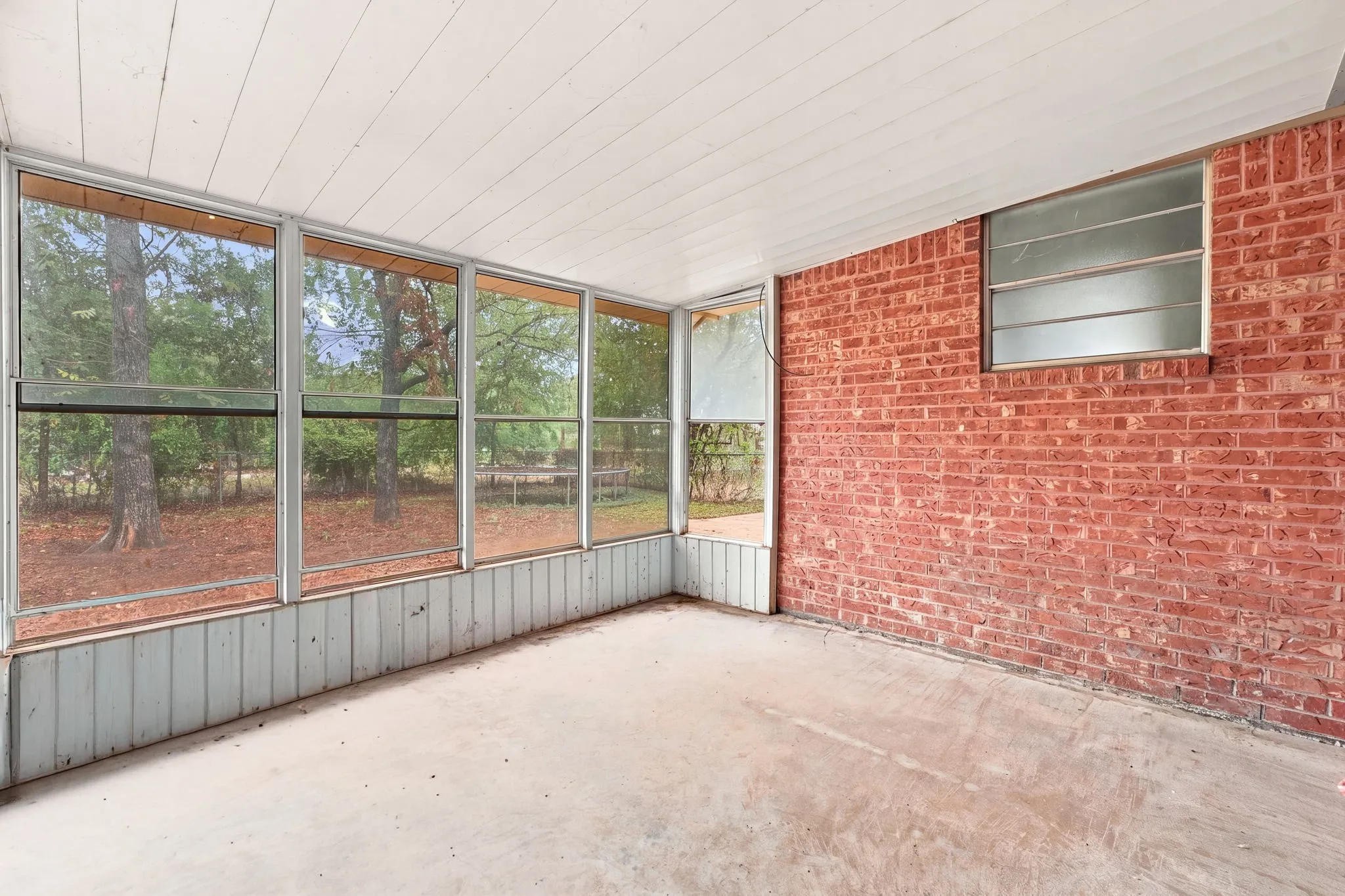 Single Family Residence For Sale in Bosque County , 403 S Hamilton, Iredell, Texas 76649, 2 Bedroom, 2 Bathroom, 1 Garage spaces, 1,188 Sqft, built in 1975, mls#21402292, Real Estate Agent in Iredell, Homes For Sale in Bosque county, Homes For Sale in Iredell, Realtor in Iredell Texas, Real Estate Brokerage Independent Realty Texas, Luminita Cordes Realtor