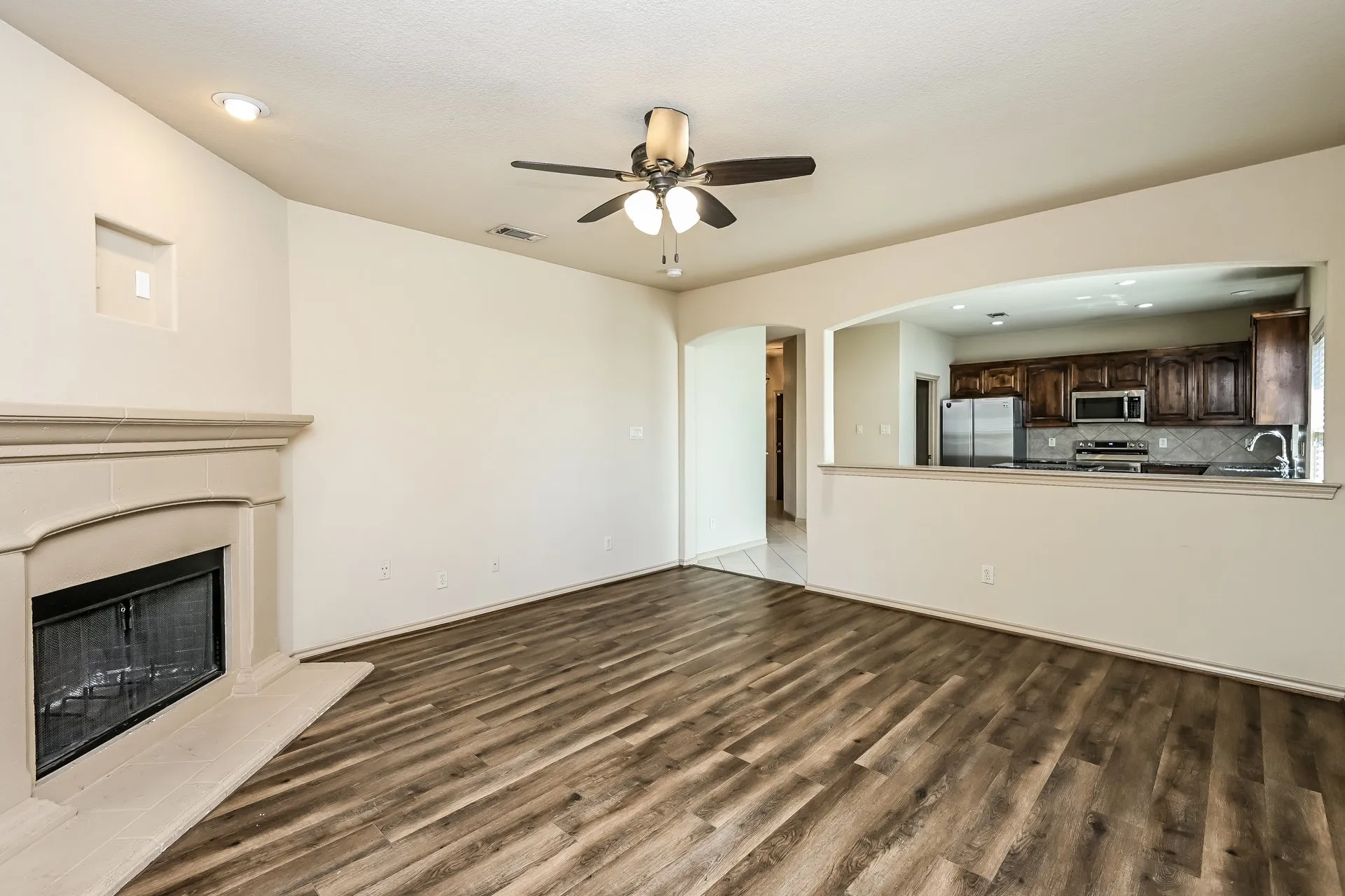 Single Family Residence For Rent in Parker County , 1013 Jodie Drive, Weatherford, Texas 76087, 3 Bedroom, 2 Bathroom, 2 Garage spaces, 1,490 Sqft, built in 2012, mls#21403847, Real Estate Agent in Weatherford, Homes For Rent in Parker county, Homes For Rent in Weatherford, Realtor in Weatherford Texas, Real Estate Brokerage Independent Realty Texas, Luminita Cordes Realtor