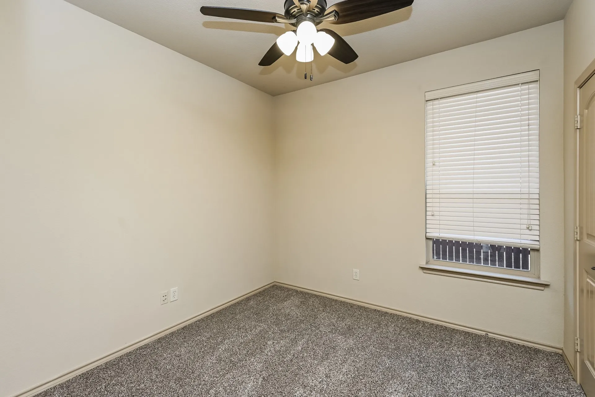 Single Family Residence For Rent in Parker County , 1013 Jodie Drive, Weatherford, Texas 76087, 3 Bedroom, 2 Bathroom, 2 Garage spaces, 1,490 Sqft, built in 2012, mls#21403847, Real Estate Agent in Weatherford, Homes For Rent in Parker county, Homes For Rent in Weatherford, Realtor in Weatherford Texas, Real Estate Brokerage Independent Realty Texas, Luminita Cordes Realtor