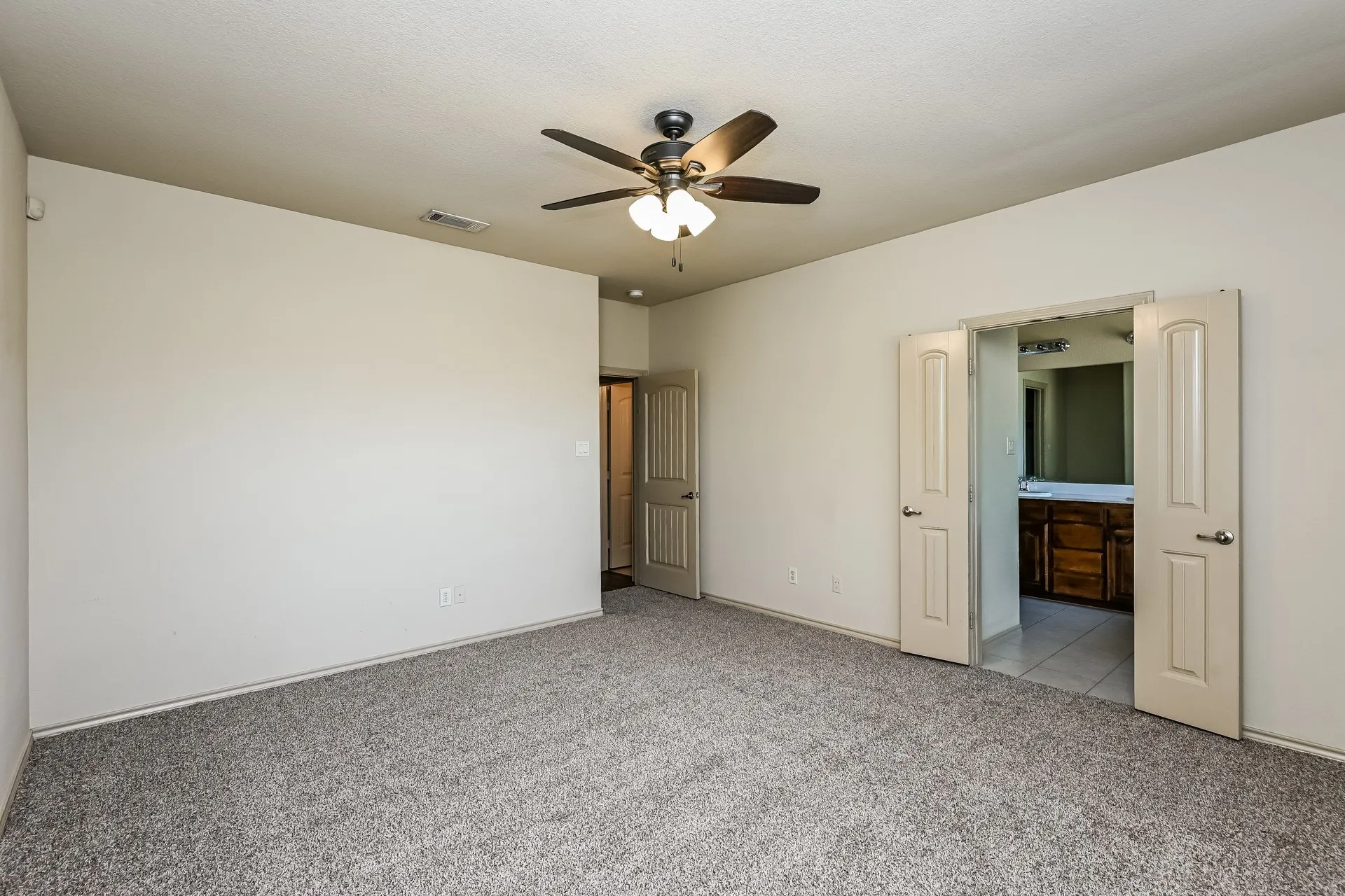 Single Family Residence For Rent in Parker County , 1013 Jodie Drive, Weatherford, Texas 76087, 3 Bedroom, 2 Bathroom, 2 Garage spaces, 1,490 Sqft, built in 2012, mls#21403847, Real Estate Agent in Weatherford, Homes For Rent in Parker county, Homes For Rent in Weatherford, Realtor in Weatherford Texas, Real Estate Brokerage Independent Realty Texas, Luminita Cordes Realtor