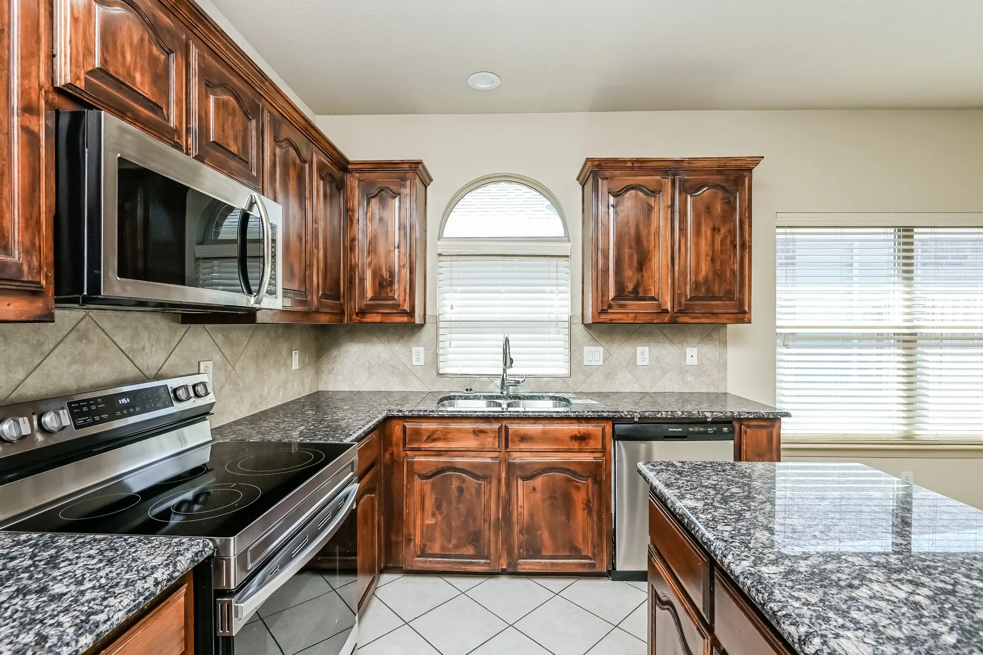 Single Family Residence For Rent in Parker County , 1013 Jodie Drive, Weatherford, Texas 76087, 3 Bedroom, 2 Bathroom, 2 Garage spaces, 1,490 Sqft, built in 2012, mls#21403847, Real Estate Agent in Weatherford, Homes For Rent in Parker county, Homes For Rent in Weatherford, Realtor in Weatherford Texas, Real Estate Brokerage Independent Realty Texas, Luminita Cordes Realtor