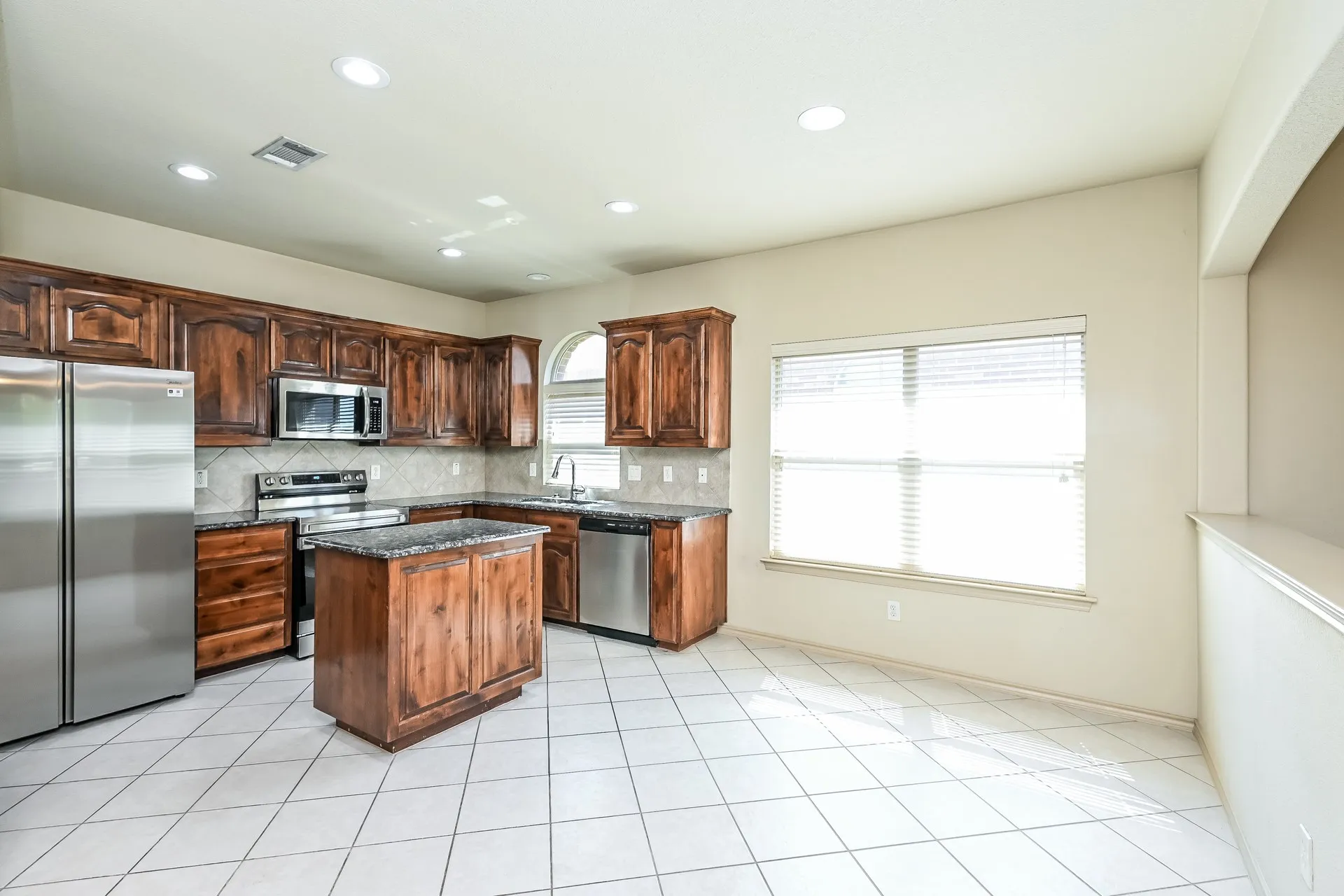 Single Family Residence For Rent in Parker County , 1013 Jodie Drive, Weatherford, Texas 76087, 3 Bedroom, 2 Bathroom, 2 Garage spaces, 1,490 Sqft, built in 2012, mls#21403847, Real Estate Agent in Weatherford, Homes For Rent in Parker county, Homes For Rent in Weatherford, Realtor in Weatherford Texas, Real Estate Brokerage Independent Realty Texas, Luminita Cordes Realtor