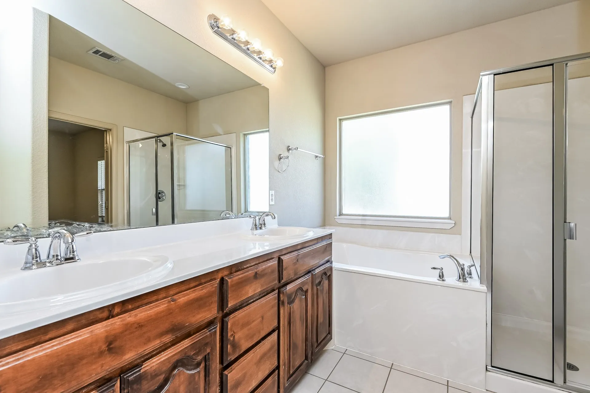 Single Family Residence For Rent in Parker County , 1013 Jodie Drive, Weatherford, Texas 76087, 3 Bedroom, 2 Bathroom, 2 Garage spaces, 1,490 Sqft, built in 2012, mls#21403847, Real Estate Agent in Weatherford, Homes For Rent in Parker county, Homes For Rent in Weatherford, Realtor in Weatherford Texas, Real Estate Brokerage Independent Realty Texas, Luminita Cordes Realtor