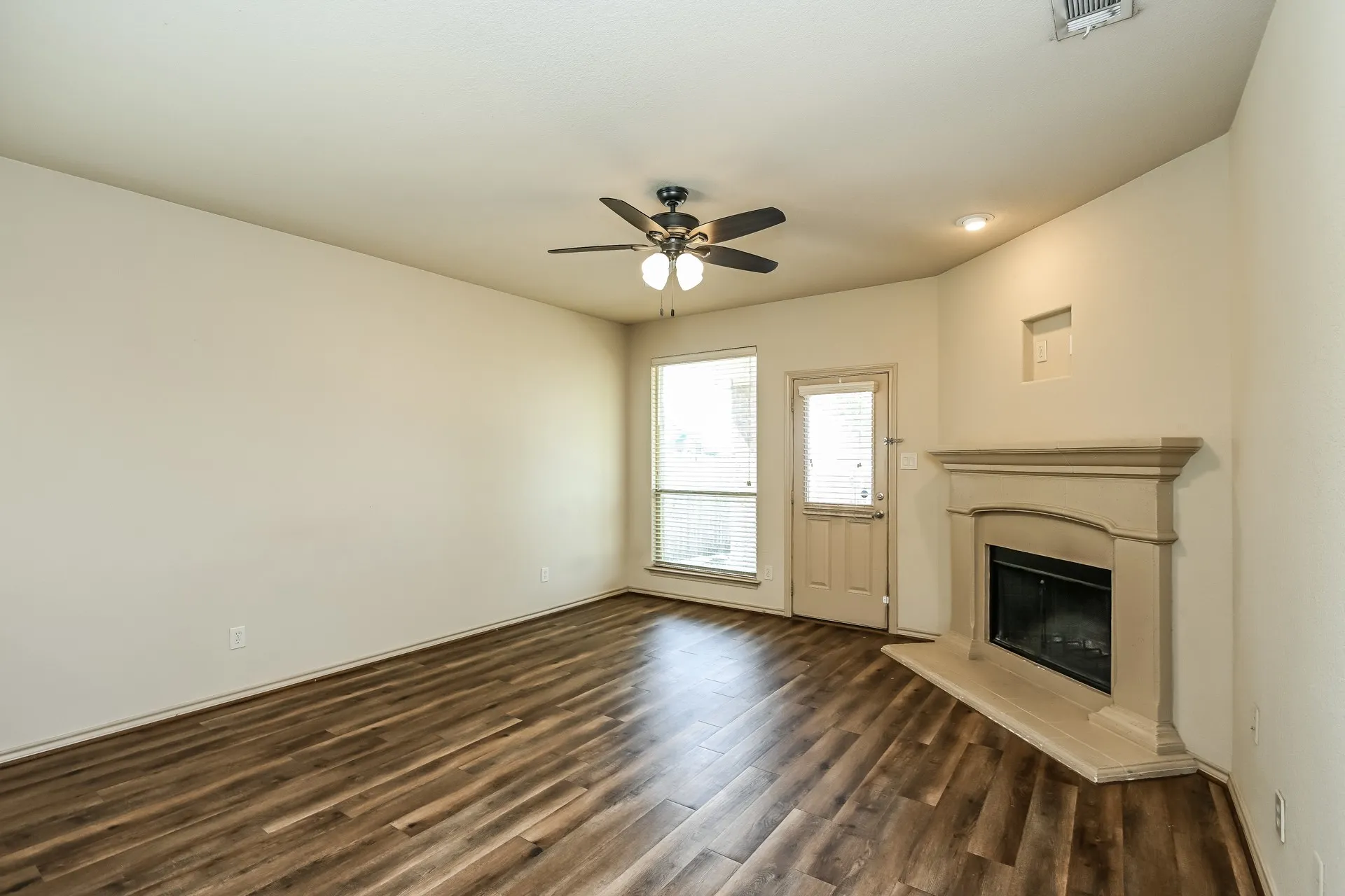 Single Family Residence For Rent in Parker County , 1013 Jodie Drive, Weatherford, Texas 76087, 3 Bedroom, 2 Bathroom, 2 Garage spaces, 1,490 Sqft, built in 2012, mls#21403847, Real Estate Agent in Weatherford, Homes For Rent in Parker county, Homes For Rent in Weatherford, Realtor in Weatherford Texas, Real Estate Brokerage Independent Realty Texas, Luminita Cordes Realtor