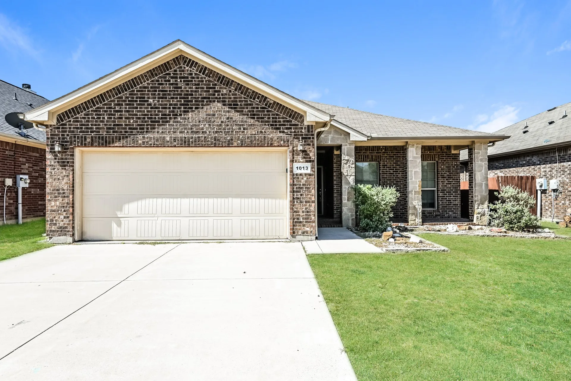 Single Family Residence For Rent in Parker County , 1013 Jodie Drive, Weatherford, Texas 76087, 3 Bedroom, 2 Bathroom, 2 Garage spaces, 1,490 Sqft, built in 2012, mls#21403847, Real Estate Agent in Weatherford, Homes For Rent in Parker county, Homes For Rent in Weatherford, Realtor in Weatherford Texas, Real Estate Brokerage Independent Realty Texas, Luminita Cordes Realtor