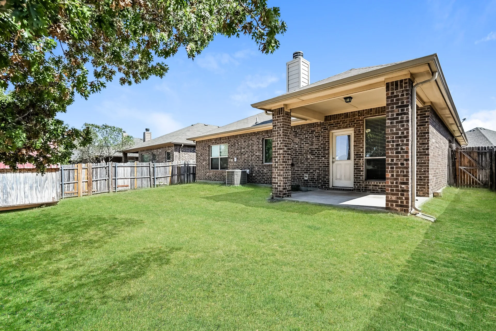 Single Family Residence For Rent in Parker County , 1013 Jodie Drive, Weatherford, Texas 76087, 3 Bedroom, 2 Bathroom, 2 Garage spaces, 1,490 Sqft, built in 2012, mls#21403847, Real Estate Agent in Weatherford, Homes For Rent in Parker county, Homes For Rent in Weatherford, Realtor in Weatherford Texas, Real Estate Brokerage Independent Realty Texas, Luminita Cordes Realtor