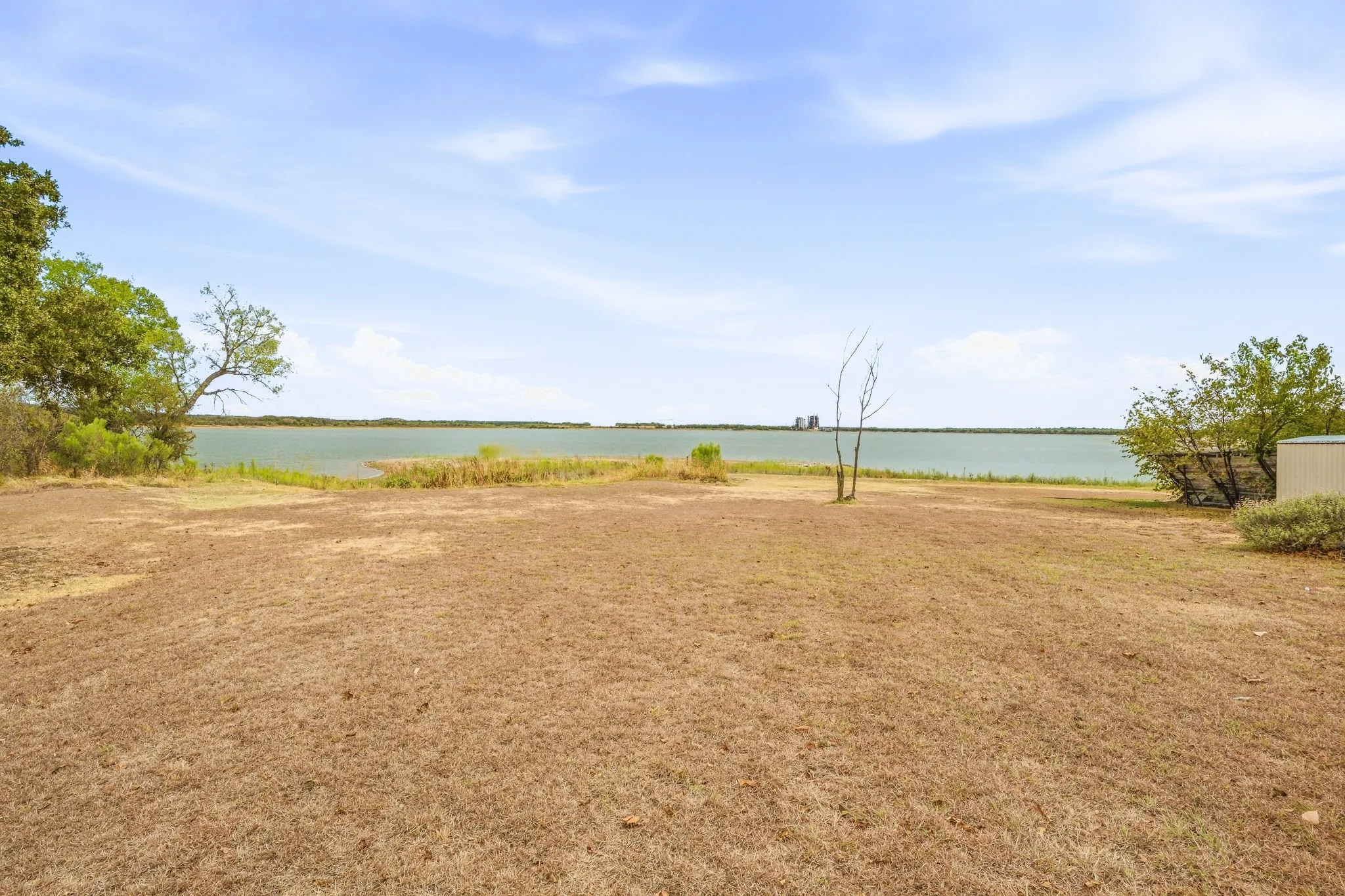 Single Family Residence For Sale in Young County , 1276 FM 3003, Graham, Texas 76450, 3 Bedroom, 2 Bathroom, 2 Garage spaces, 2,126 Sqft, built in 1975, mls#21402880, Real Estate Agent in Graham, Homes For Sale in Young county, Homes For Sale in Graham, Realtor in Graham Texas, Real Estate Brokerage Independent Realty Texas, Luminita Cordes Realtor