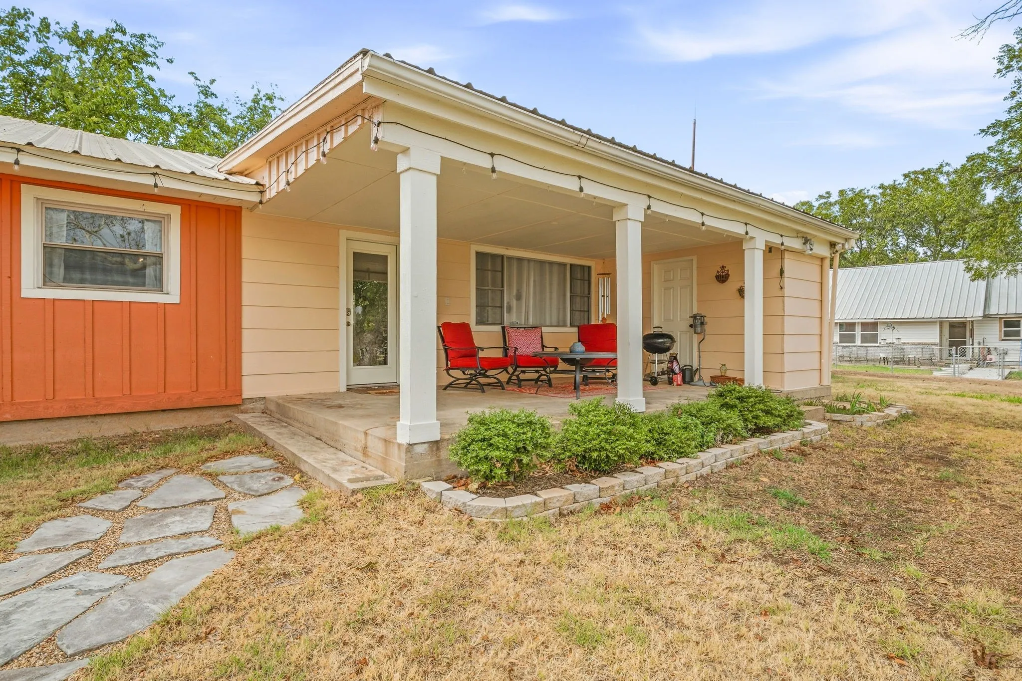 Single Family Residence For Sale in Young County , 1276 FM 3003, Graham, Texas 76450, 3 Bedroom, 2 Bathroom, 2 Garage spaces, 2,126 Sqft, built in 1975, mls#21402880, Real Estate Agent in Graham, Homes For Sale in Young county, Homes For Sale in Graham, Realtor in Graham Texas, Real Estate Brokerage Independent Realty Texas, Luminita Cordes Realtor