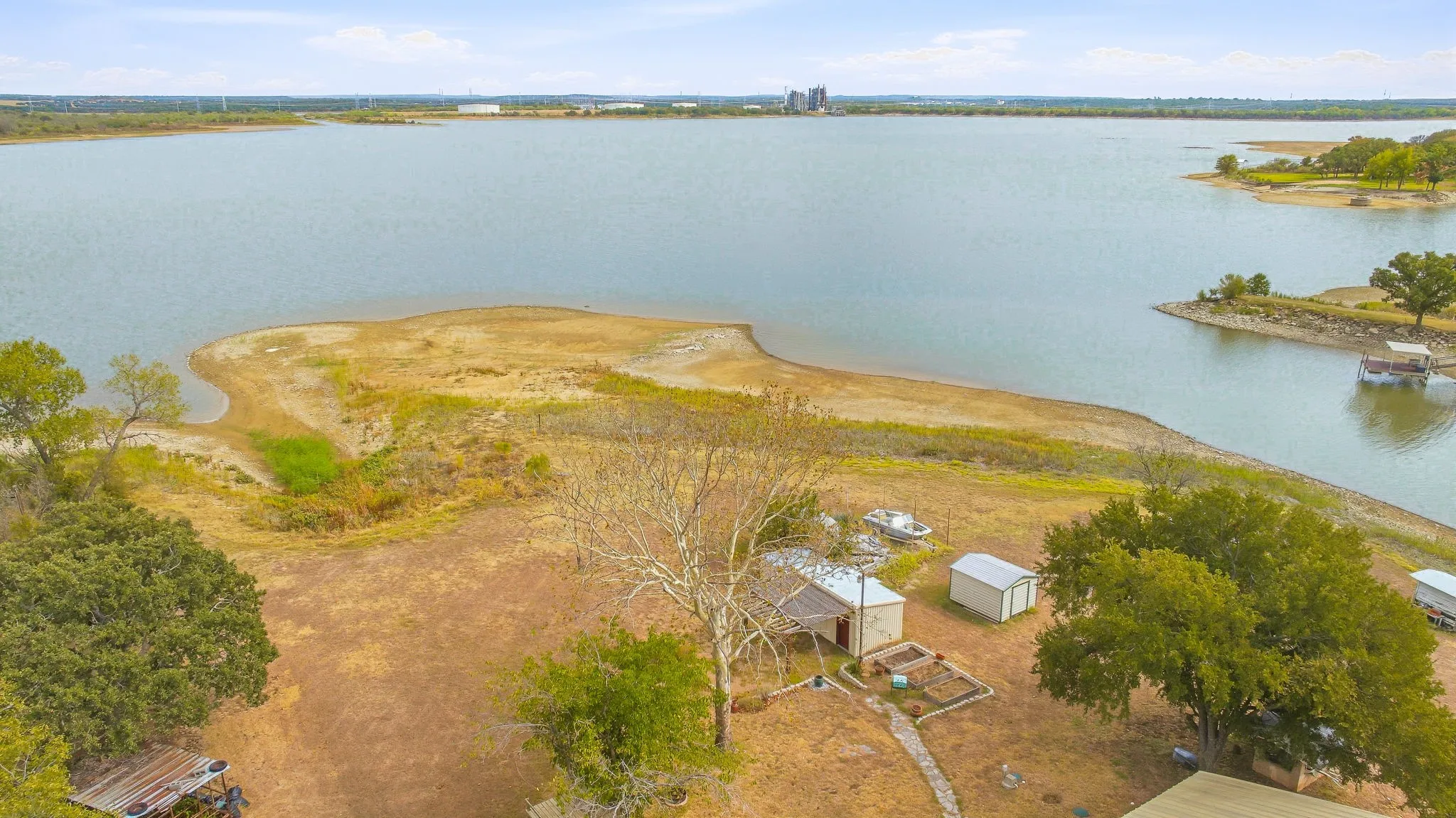 Single Family Residence For Sale in Young County , 1276 FM 3003, Graham, Texas 76450, 3 Bedroom, 2 Bathroom, 2 Garage spaces, 2,126 Sqft, built in 1975, mls#21402880, Real Estate Agent in Graham, Homes For Sale in Young county, Homes For Sale in Graham, Realtor in Graham Texas, Real Estate Brokerage Independent Realty Texas, Luminita Cordes Realtor