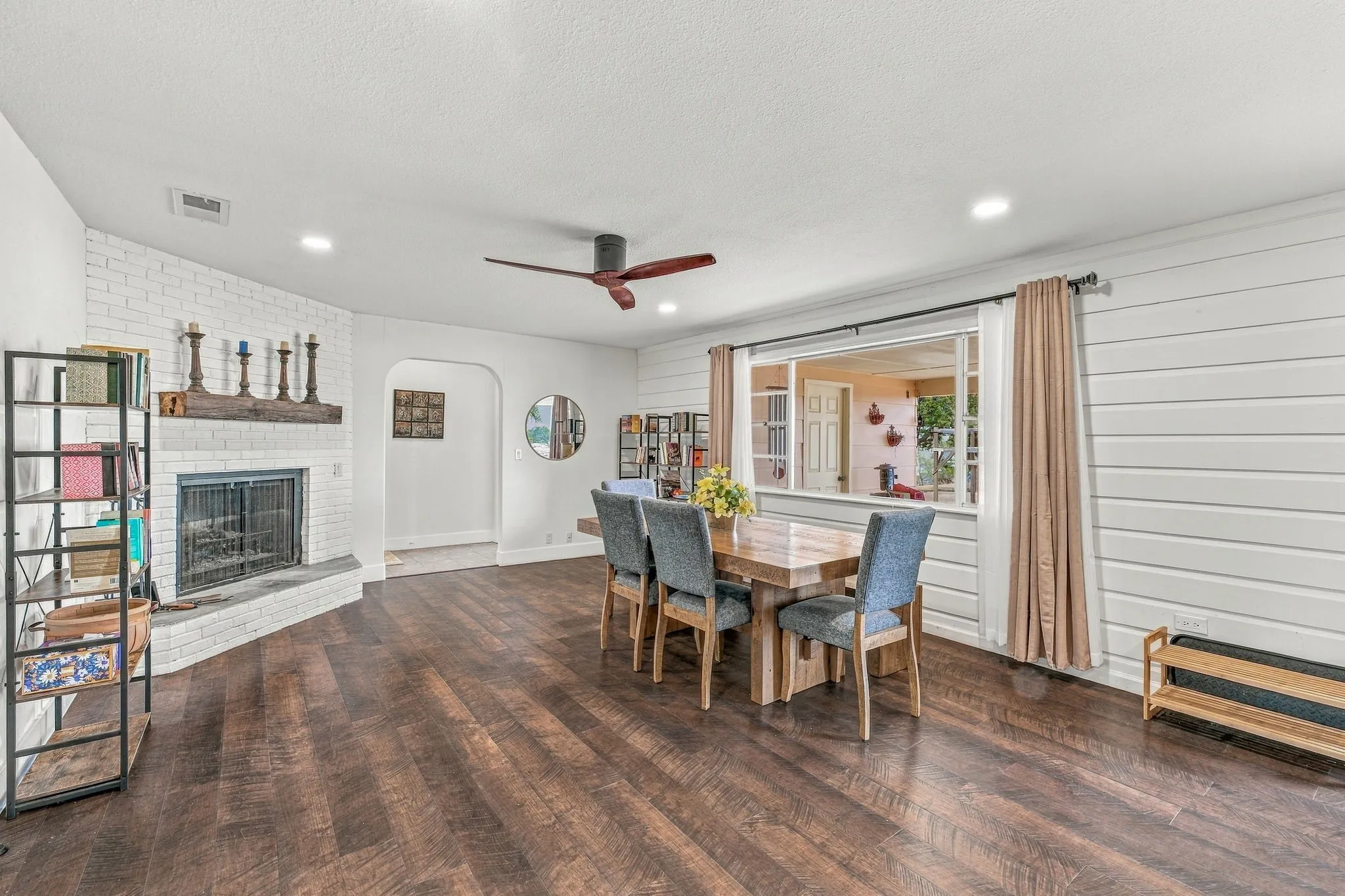 Single Family Residence For Sale in Young County , 1276 FM 3003, Graham, Texas 76450, 3 Bedroom, 2 Bathroom, 2 Garage spaces, 2,126 Sqft, built in 1975, mls#21402880, Real Estate Agent in Graham, Homes For Sale in Young county, Homes For Sale in Graham, Realtor in Graham Texas, Real Estate Brokerage Independent Realty Texas, Luminita Cordes Realtor