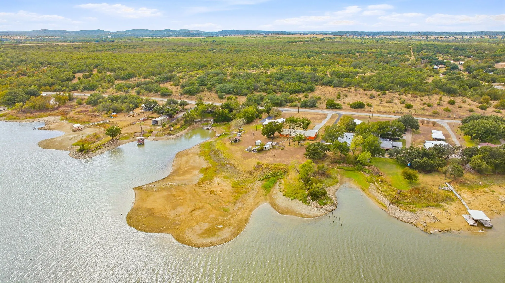 Single Family Residence For Sale in Young County , 1276 FM 3003, Graham, Texas 76450, 3 Bedroom, 2 Bathroom, 2 Garage spaces, 2,126 Sqft, built in 1975, mls#21402880, Real Estate Agent in Graham, Homes For Sale in Young county, Homes For Sale in Graham, Realtor in Graham Texas, Real Estate Brokerage Independent Realty Texas, Luminita Cordes Realtor