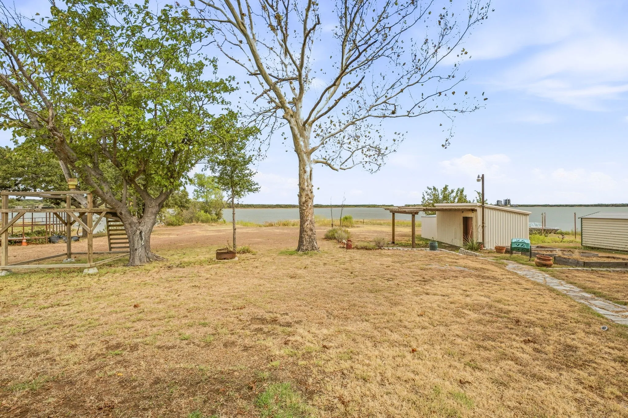 Single Family Residence For Sale in Young County , 1276 FM 3003, Graham, Texas 76450, 3 Bedroom, 2 Bathroom, 2 Garage spaces, 2,126 Sqft, built in 1975, mls#21402880, Real Estate Agent in Graham, Homes For Sale in Young county, Homes For Sale in Graham, Realtor in Graham Texas, Real Estate Brokerage Independent Realty Texas, Luminita Cordes Realtor