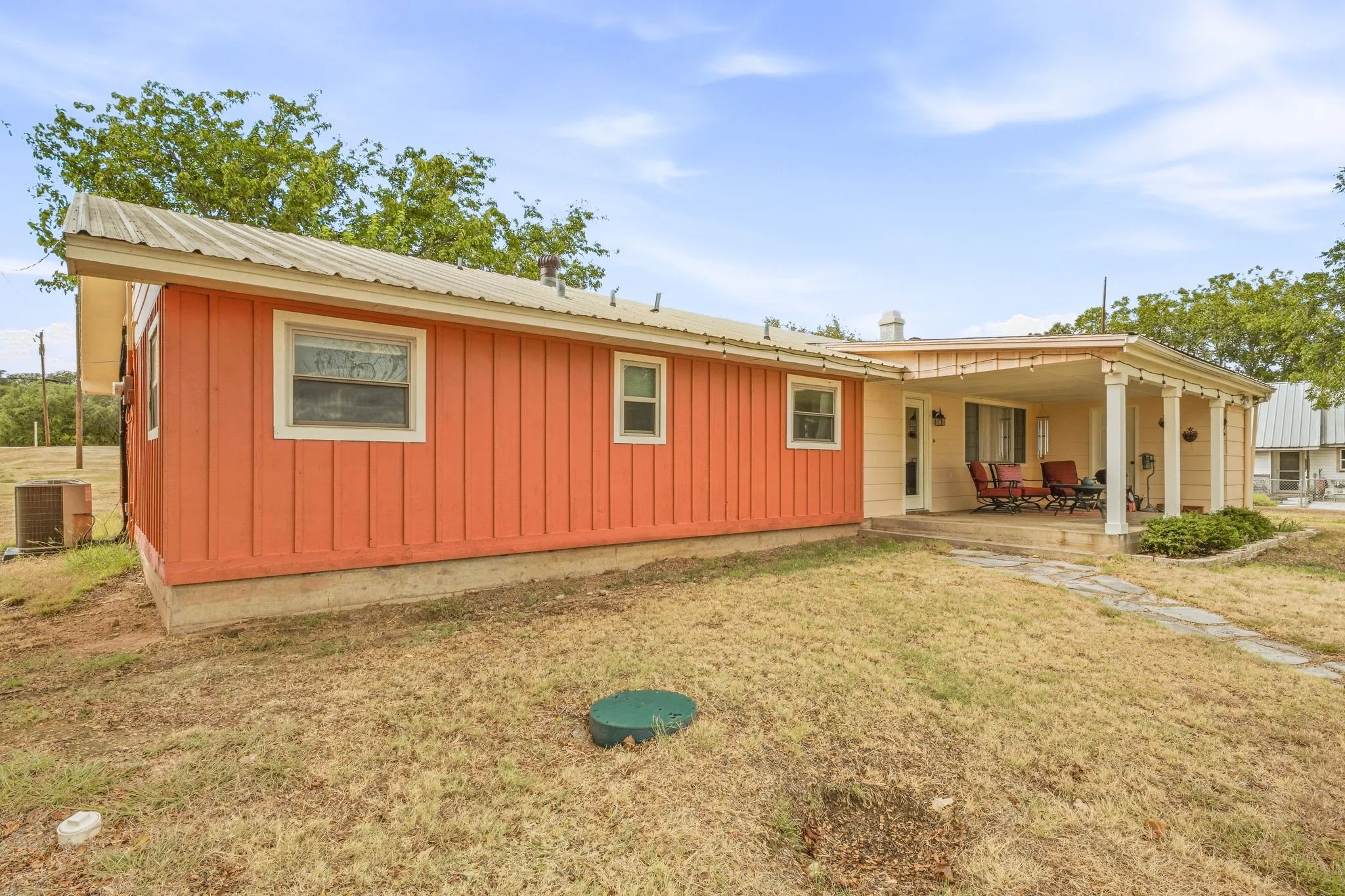 Single Family Residence For Sale in Young County , 1276 FM 3003, Graham, Texas 76450, 3 Bedroom, 2 Bathroom, 2 Garage spaces, 2,126 Sqft, built in 1975, mls#21402880, Real Estate Agent in Graham, Homes For Sale in Young county, Homes For Sale in Graham, Realtor in Graham Texas, Real Estate Brokerage Independent Realty Texas, Luminita Cordes Realtor