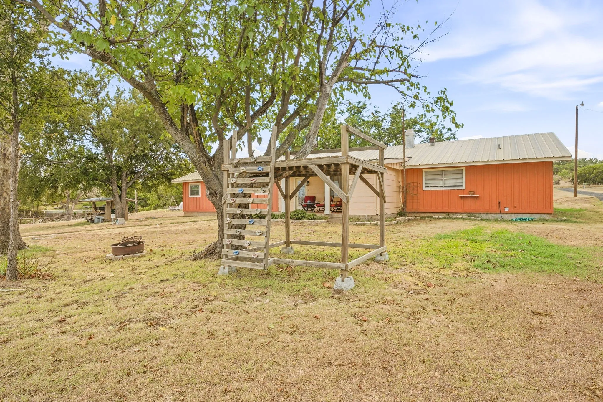 Single Family Residence For Sale in Young County , 1276 FM 3003, Graham, Texas 76450, 3 Bedroom, 2 Bathroom, 2 Garage spaces, 2,126 Sqft, built in 1975, mls#21402880, Real Estate Agent in Graham, Homes For Sale in Young county, Homes For Sale in Graham, Realtor in Graham Texas, Real Estate Brokerage Independent Realty Texas, Luminita Cordes Realtor
