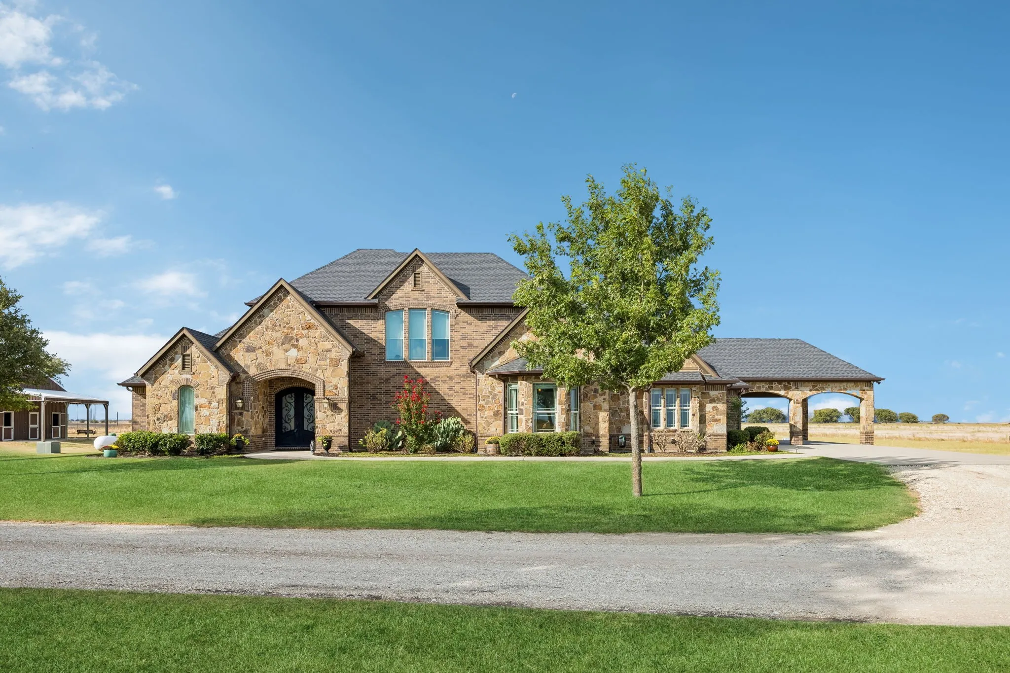 Farm For Sale in Cooke County , 1397 County Road 338, Gainesville, Texas 76240, 3 Bedroom, 3 Bathroom, Garage spaces, 3,638 Sqft, built in 2013, mls#21390783, Real Estate Agent in Gainesville, Homes For Sale in Cooke county, Homes For Sale in Gainesville, Realtor in Gainesville Texas, Real Estate Brokerage Independent Realty Texas, Luminita Cordes Realtor