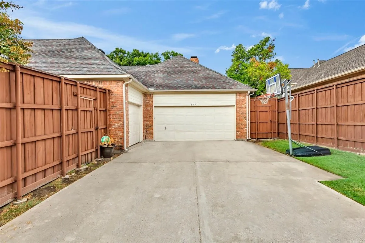 Single Family Residence For Sale in Collin County , 5111 Ambergate Lane, Dallas, Texas 75287, 4 Bedroom, 4 Bathroom, 3 Garage spaces, 3,369 Sqft, built in 1991, mls#21387331, Real Estate Agent in Dallas, Homes For Sale in Collin county, Homes For Sale in Dallas, Realtor in Dallas Texas, Real Estate Brokerage Independent Realty Texas, Luminita Cordes Realtor