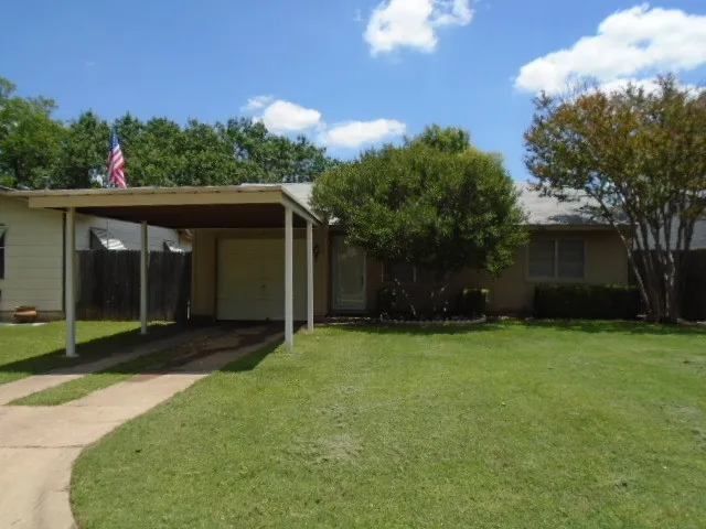 Single Family Residence For Rent in Taylor County , 1801 Woodard Street, Abilene, Texas 79605, 2 Bedroom, 1 Bathroom, 1 Garage spaces, 801 Sqft, built in 1952, mls#21403878, Real Estate Agent in Abilene, Homes For Rent in Taylor county, Homes For Rent in Abilene, Realtor in Abilene Texas, Real Estate Brokerage Independent Realty Texas, Luminita Cordes Realtor