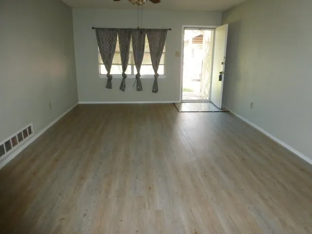 Single Family Residence For Rent in Taylor County , 1801 Woodard Street, Abilene, Texas 79605, 2 Bedroom, 1 Bathroom, 1 Garage spaces, 801 Sqft, built in 1952, mls#21403878, Real Estate Agent in Abilene, Homes For Rent in Taylor county, Homes For Rent in Abilene, Realtor in Abilene Texas, Real Estate Brokerage Independent Realty Texas, Luminita Cordes Realtor