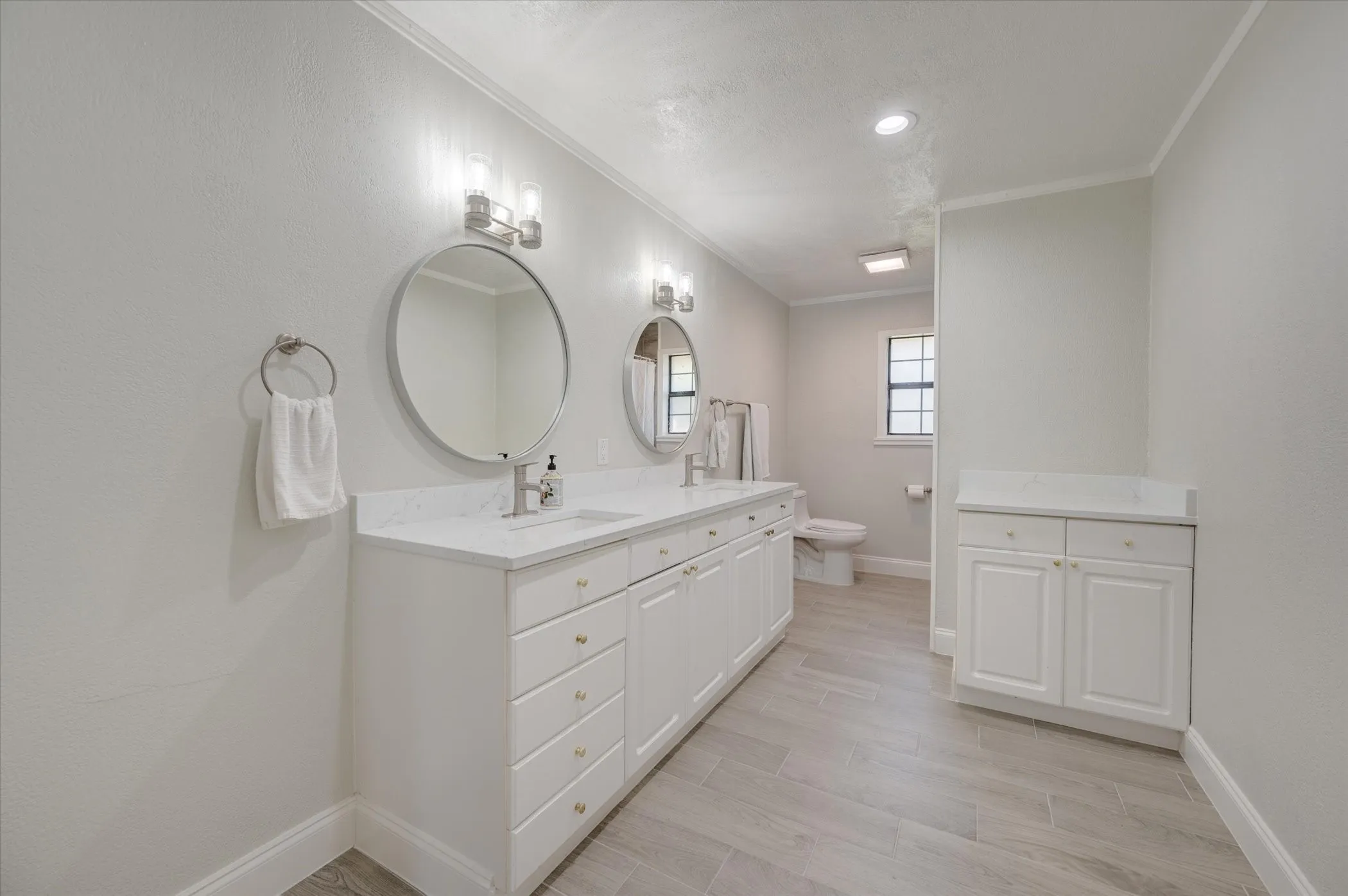 Single Family Residence For Sale in Denton County , 304 Oak Drive, Argyle, Texas 76226, 3 Bedroom, 2 Bathroom, Garage spaces, 1,947 Sqft, built in 1998, mls#21403846, Real Estate Agent in Argyle, Homes For Sale in Denton county, Homes For Sale in Argyle, Realtor in Argyle Texas, Real Estate Brokerage Independent Realty Texas, Luminita Cordes Realtor
