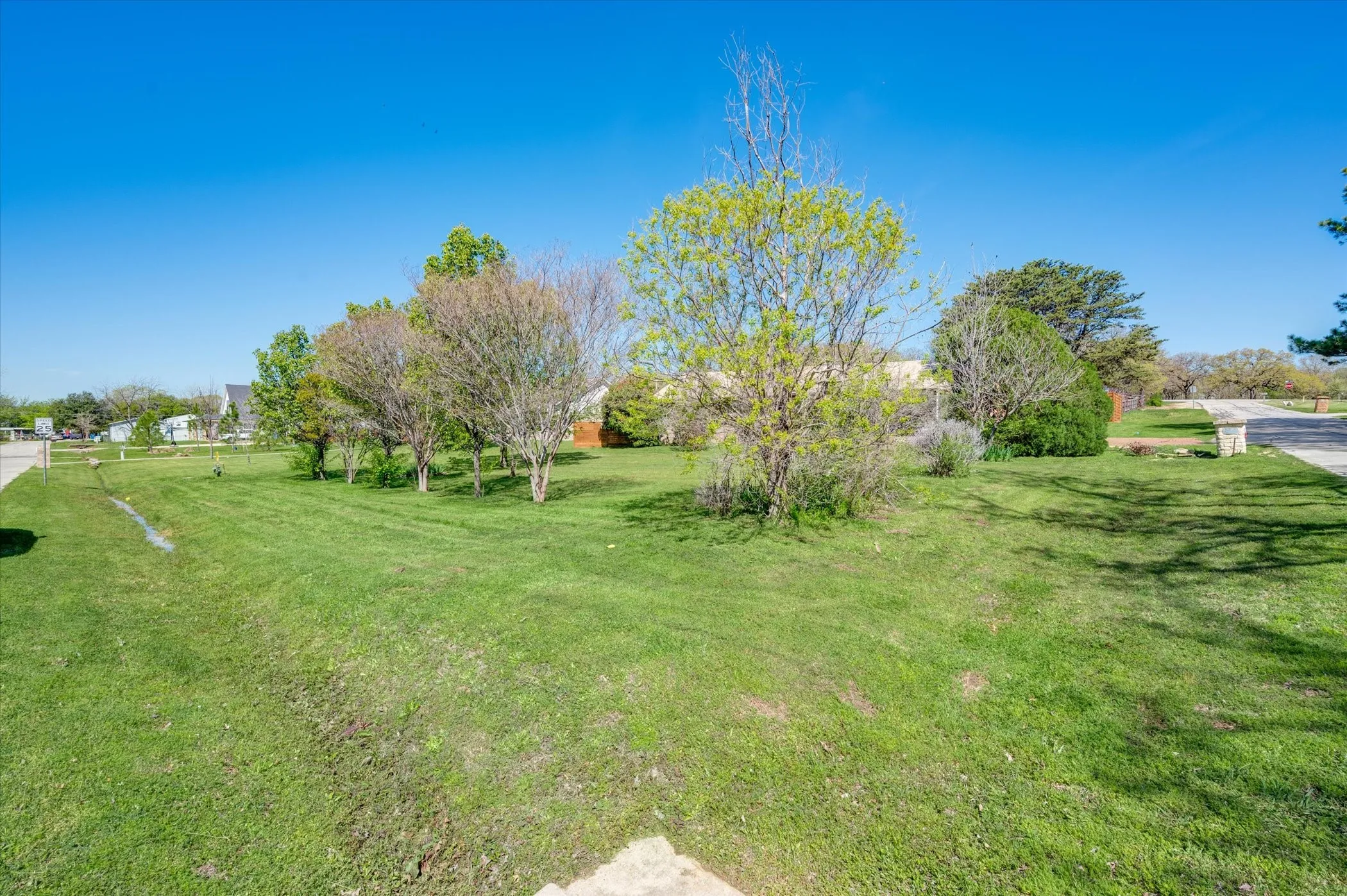 Single Family Residence For Sale in Denton County , 304 Oak Drive, Argyle, Texas 76226, 3 Bedroom, 2 Bathroom, Garage spaces, 1,947 Sqft, built in 1998, mls#21403846, Real Estate Agent in Argyle, Homes For Sale in Denton county, Homes For Sale in Argyle, Realtor in Argyle Texas, Real Estate Brokerage Independent Realty Texas, Luminita Cordes Realtor