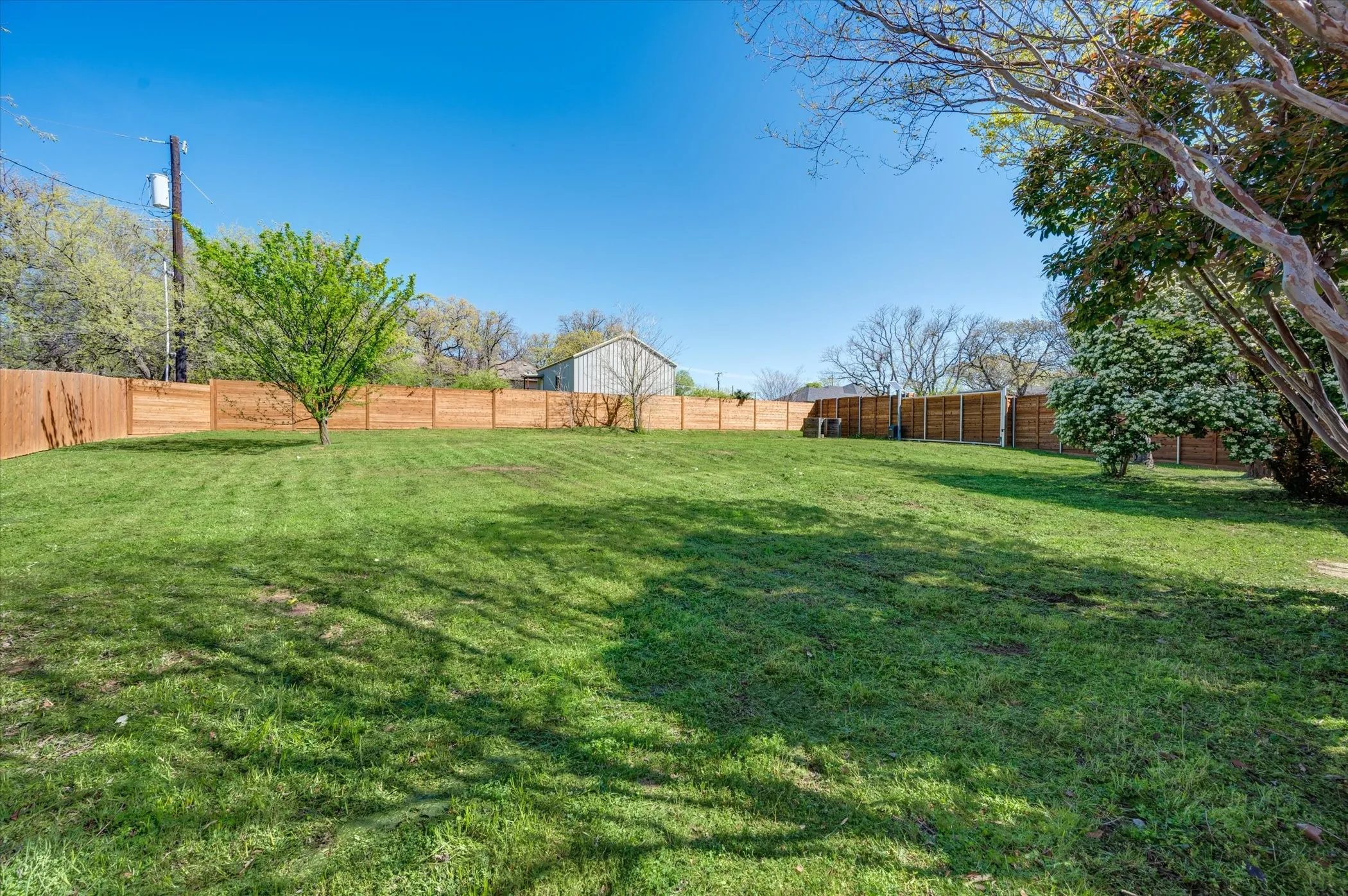 Single Family Residence For Sale in Denton County , 304 Oak Drive, Argyle, Texas 76226, 3 Bedroom, 2 Bathroom, Garage spaces, 1,947 Sqft, built in 1998, mls#21403846, Real Estate Agent in Argyle, Homes For Sale in Denton county, Homes For Sale in Argyle, Realtor in Argyle Texas, Real Estate Brokerage Independent Realty Texas, Luminita Cordes Realtor