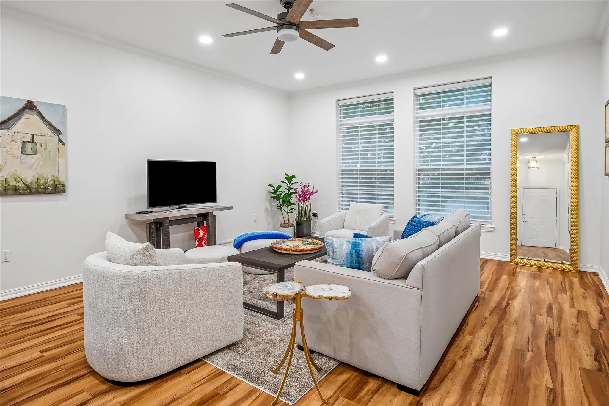 Condominium For Sale in Dallas County , 2305 Worthington Street 134, Dallas, Texas 75204, 1 Bedroom, 1 Bathroom, 2 Garage spaces, 852 Sqft, built in 1999, mls#21391860, Real Estate Agent in Dallas, Homes For Sale in Dallas county, Homes For Sale in Dallas, Realtor in Dallas Texas, Real Estate Brokerage Independent Realty Texas, Luminita Cordes Realtor