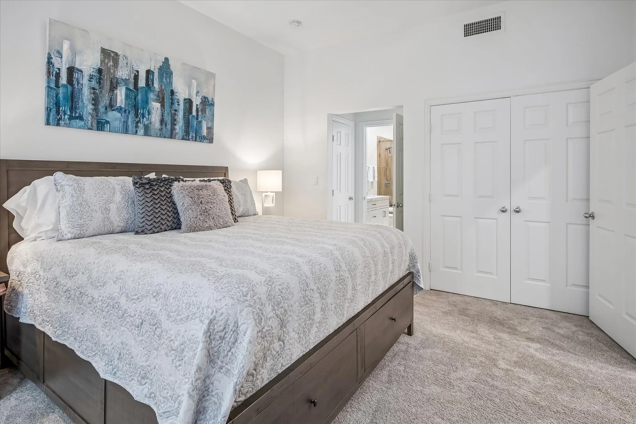 Condominium For Sale in Dallas County , 2305 Worthington Street 134, Dallas, Texas 75204, 1 Bedroom, 1 Bathroom, 2 Garage spaces, 852 Sqft, built in 1999, mls#21391860, Real Estate Agent in Dallas, Homes For Sale in Dallas county, Homes For Sale in Dallas, Realtor in Dallas Texas, Real Estate Brokerage Independent Realty Texas, Luminita Cordes Realtor
