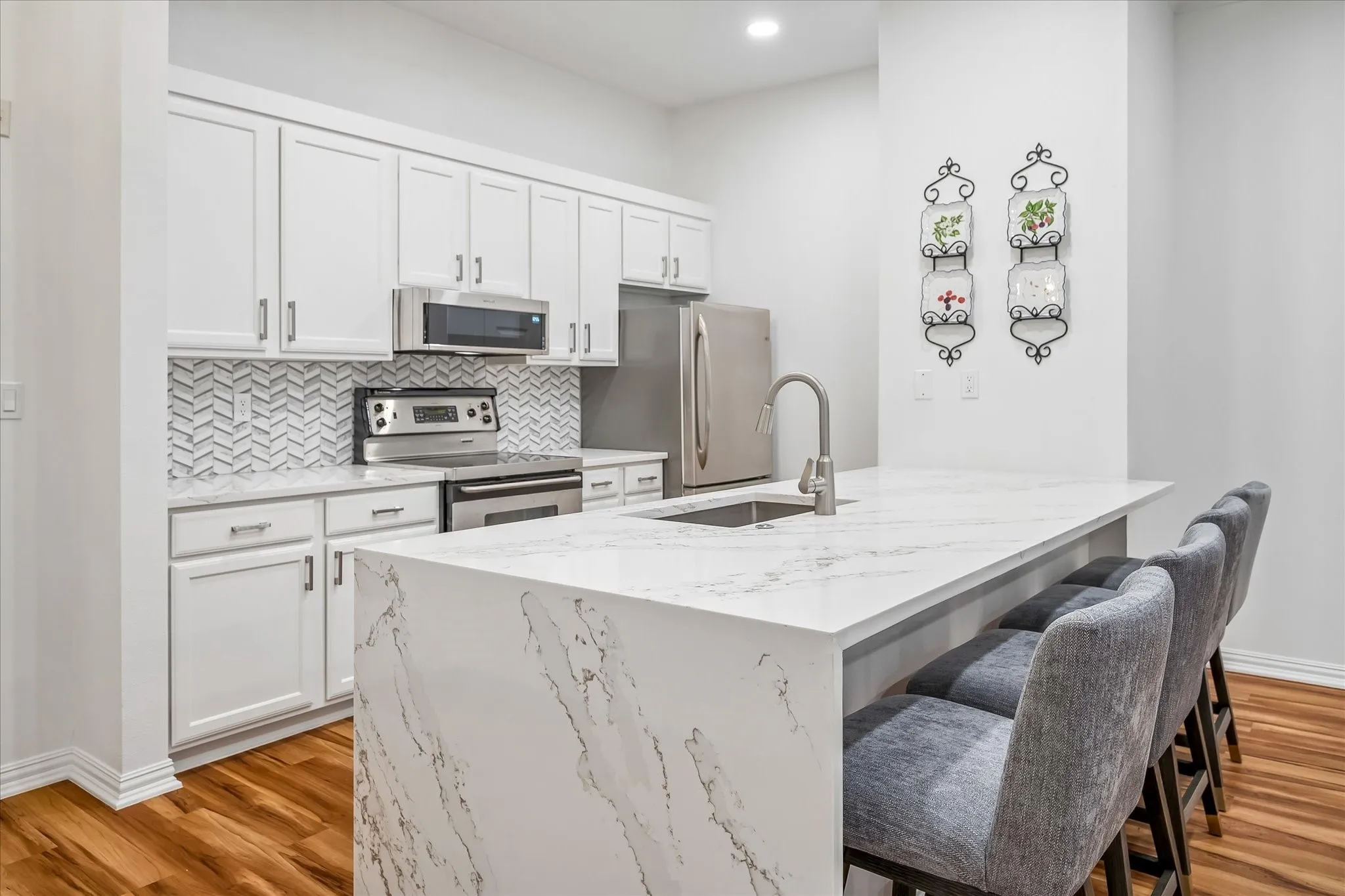 Condominium For Sale in Dallas County , 2305 Worthington Street 134, Dallas, Texas 75204, 1 Bedroom, 1 Bathroom, 2 Garage spaces, 852 Sqft, built in 1999, mls#21391860, Real Estate Agent in Dallas, Homes For Sale in Dallas county, Homes For Sale in Dallas, Realtor in Dallas Texas, Real Estate Brokerage Independent Realty Texas, Luminita Cordes Realtor