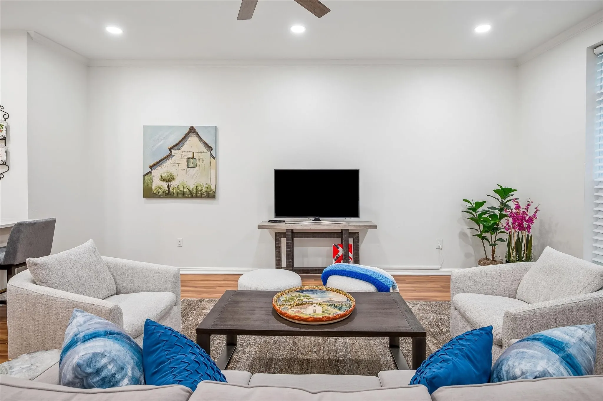 Condominium For Sale in Dallas County , 2305 Worthington Street 134, Dallas, Texas 75204, 1 Bedroom, 1 Bathroom, 2 Garage spaces, 852 Sqft, built in 1999, mls#21391860, Real Estate Agent in Dallas, Homes For Sale in Dallas county, Homes For Sale in Dallas, Realtor in Dallas Texas, Real Estate Brokerage Independent Realty Texas, Luminita Cordes Realtor