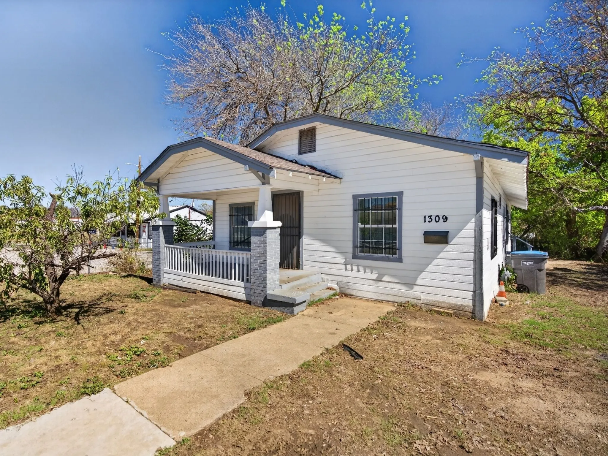 Business For Sale in Tarrant County , 1309 S Riverside Drive, Fort Worth, Texas 76104, 0, 0, Garage spaces, 1,201 Sqft, built in 1928, mls#21403094, Real Estate Agent in Fort Worth, Homes For Sale in Tarrant county, Homes For Sale in Fort Worth, Realtor in Fort Worth Texas, Real Estate Brokerage Independent Realty Texas, Luminita Cordes Realtor