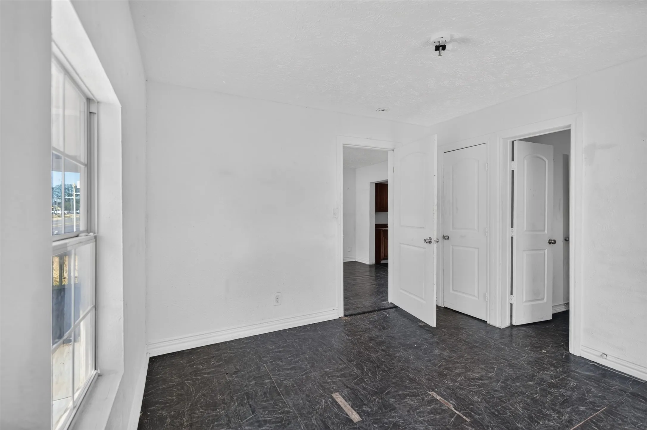 Business For Sale in Tarrant County , 1309 S Riverside Drive, Fort Worth, Texas 76104, 0, 0, Garage spaces, 1,201 Sqft, built in 1928, mls#21403094, Real Estate Agent in Fort Worth, Homes For Sale in Tarrant county, Homes For Sale in Fort Worth, Realtor in Fort Worth Texas, Real Estate Brokerage Independent Realty Texas, Luminita Cordes Realtor