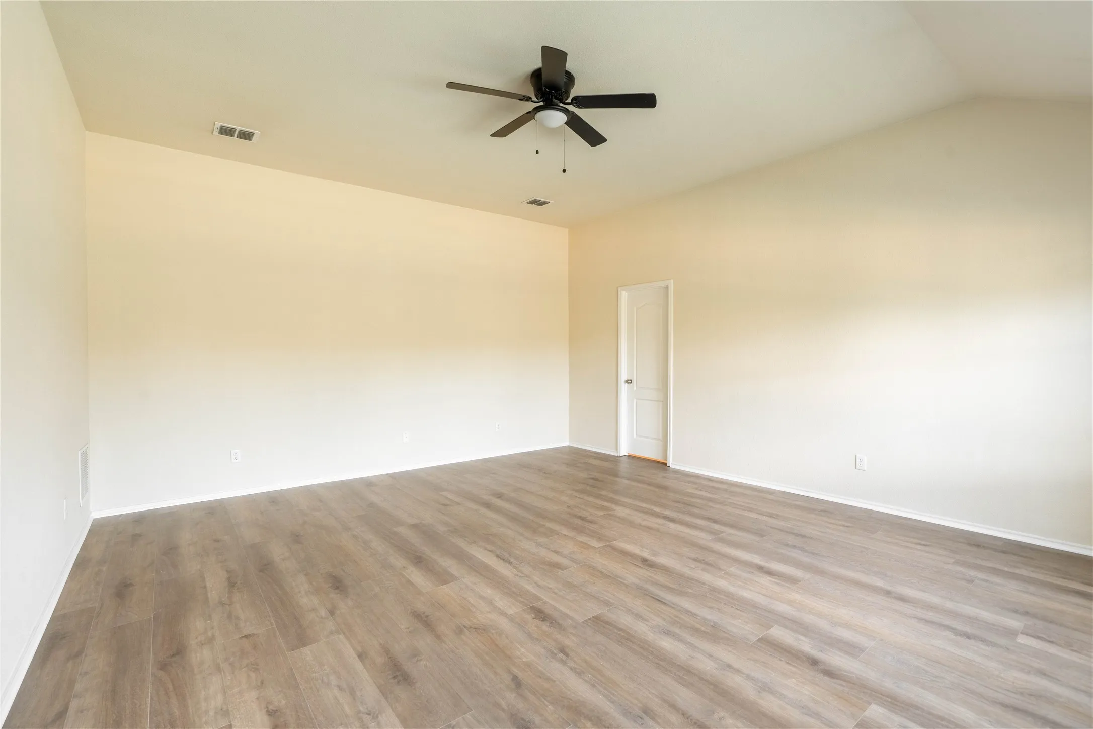 Single Family Residence For Rent in Kaufman County , 2105 Sumac Drive, Forney, Texas 75126, 4 Bedroom, 2 Bathroom, 2 Garage spaces, 2,471 Sqft, built in 2004, mls#21403536, Real Estate Agent in Forney, Homes For Rent in Kaufman county, Homes For Rent in Forney, Realtor in Forney Texas, Real Estate Brokerage Independent Realty Texas, Luminita Cordes Realtor