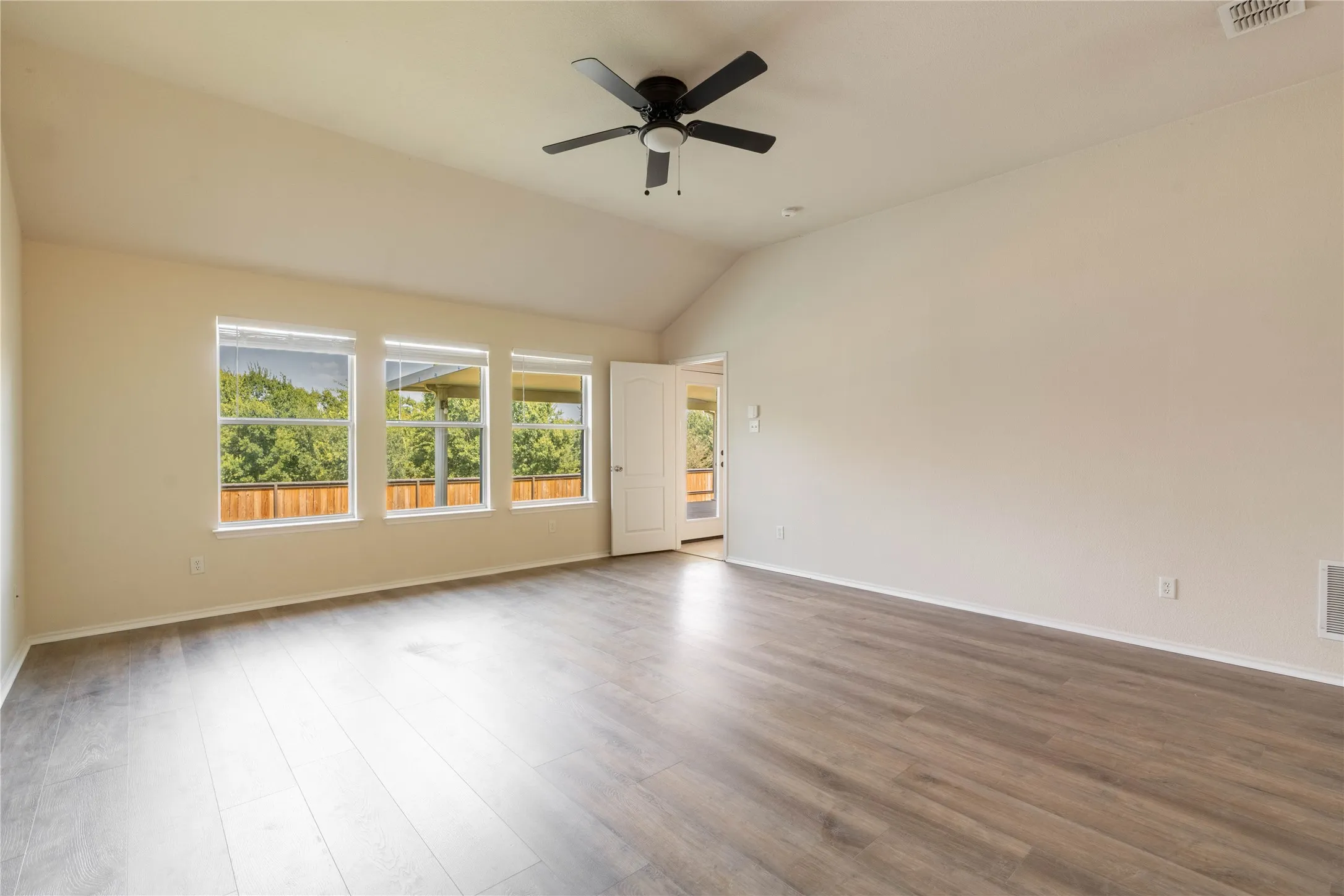 Single Family Residence For Rent in Kaufman County , 2105 Sumac Drive, Forney, Texas 75126, 4 Bedroom, 2 Bathroom, 2 Garage spaces, 2,471 Sqft, built in 2004, mls#21403536, Real Estate Agent in Forney, Homes For Rent in Kaufman county, Homes For Rent in Forney, Realtor in Forney Texas, Real Estate Brokerage Independent Realty Texas, Luminita Cordes Realtor