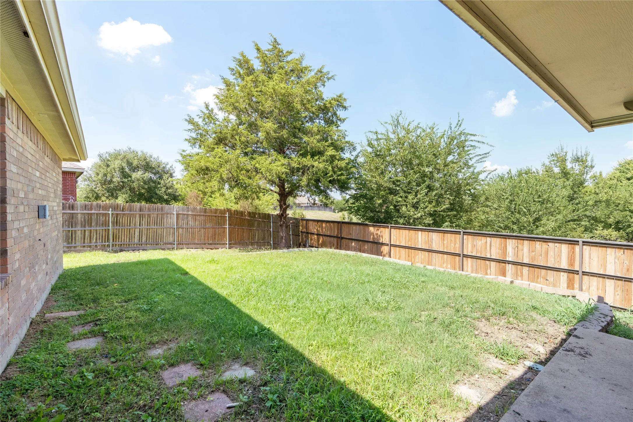 Single Family Residence For Rent in Kaufman County , 2105 Sumac Drive, Forney, Texas 75126, 4 Bedroom, 2 Bathroom, 2 Garage spaces, 2,471 Sqft, built in 2004, mls#21403536, Real Estate Agent in Forney, Homes For Rent in Kaufman county, Homes For Rent in Forney, Realtor in Forney Texas, Real Estate Brokerage Independent Realty Texas, Luminita Cordes Realtor
