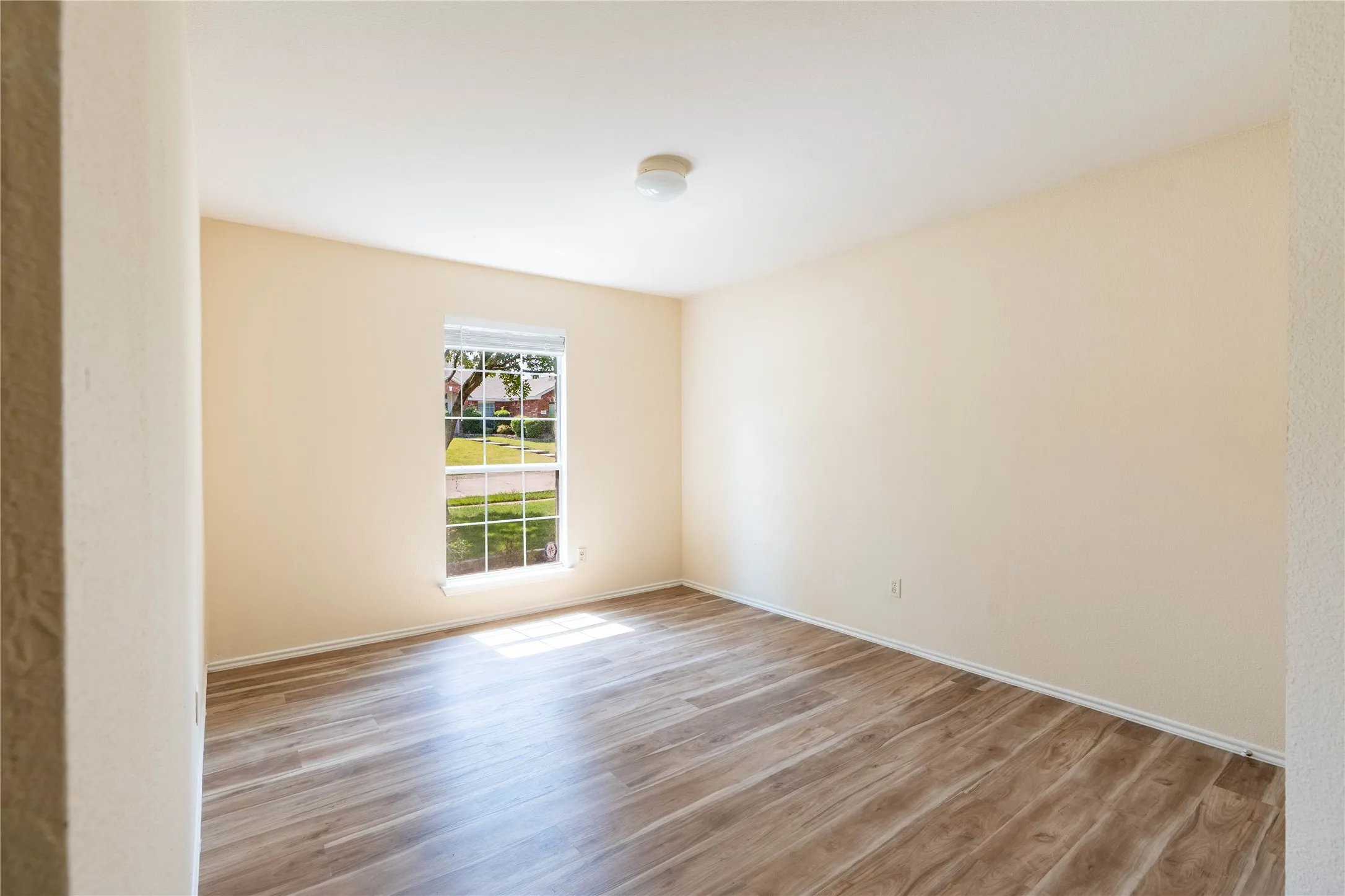 Single Family Residence For Rent in Kaufman County , 2105 Sumac Drive, Forney, Texas 75126, 4 Bedroom, 2 Bathroom, 2 Garage spaces, 2,471 Sqft, built in 2004, mls#21403536, Real Estate Agent in Forney, Homes For Rent in Kaufman county, Homes For Rent in Forney, Realtor in Forney Texas, Real Estate Brokerage Independent Realty Texas, Luminita Cordes Realtor