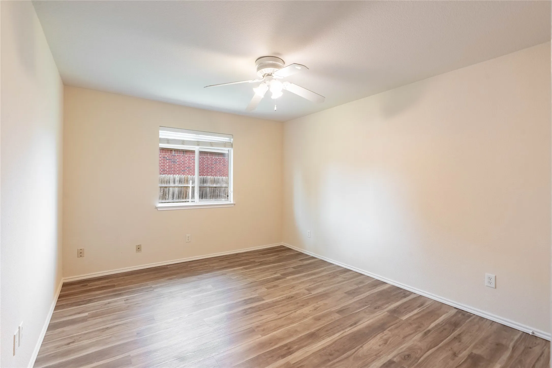 Single Family Residence For Rent in Kaufman County , 2105 Sumac Drive, Forney, Texas 75126, 4 Bedroom, 2 Bathroom, 2 Garage spaces, 2,471 Sqft, built in 2004, mls#21403536, Real Estate Agent in Forney, Homes For Rent in Kaufman county, Homes For Rent in Forney, Realtor in Forney Texas, Real Estate Brokerage Independent Realty Texas, Luminita Cordes Realtor
