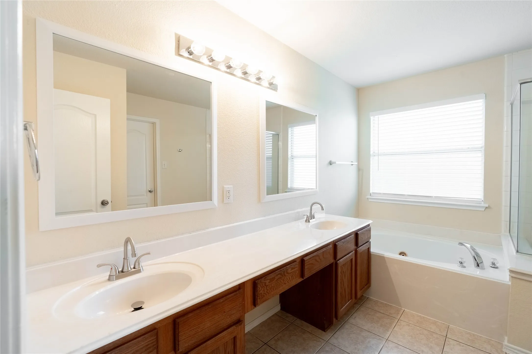 Single Family Residence For Rent in Kaufman County , 2105 Sumac Drive, Forney, Texas 75126, 4 Bedroom, 2 Bathroom, 2 Garage spaces, 2,471 Sqft, built in 2004, mls#21403536, Real Estate Agent in Forney, Homes For Rent in Kaufman county, Homes For Rent in Forney, Realtor in Forney Texas, Real Estate Brokerage Independent Realty Texas, Luminita Cordes Realtor