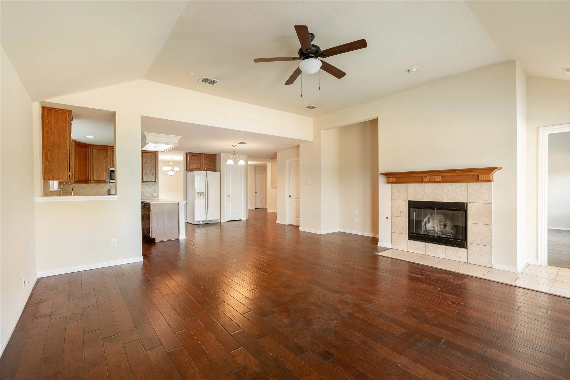 Single Family Residence For Rent in Kaufman County , 2105 Sumac Drive, Forney, Texas 75126, 4 Bedroom, 2 Bathroom, 2 Garage spaces, 2,471 Sqft, built in 2004, mls#21403536, Real Estate Agent in Forney, Homes For Rent in Kaufman county, Homes For Rent in Forney, Realtor in Forney Texas, Real Estate Brokerage Independent Realty Texas, Luminita Cordes Realtor