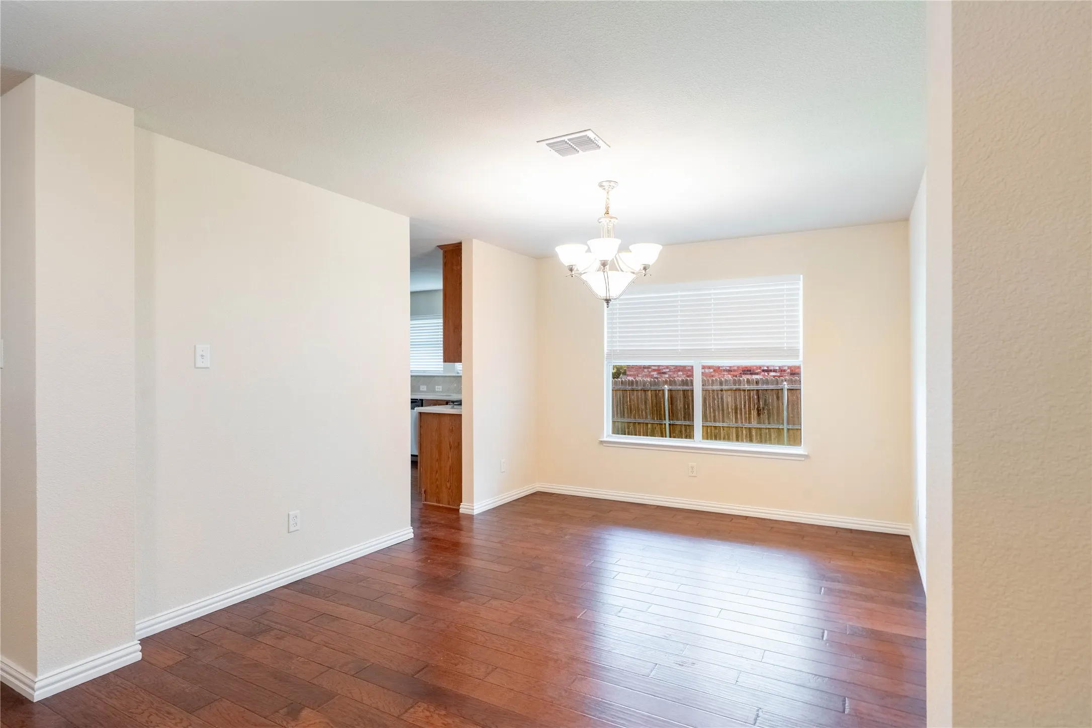 Single Family Residence For Rent in Kaufman County , 2105 Sumac Drive, Forney, Texas 75126, 4 Bedroom, 2 Bathroom, 2 Garage spaces, 2,471 Sqft, built in 2004, mls#21403536, Real Estate Agent in Forney, Homes For Rent in Kaufman county, Homes For Rent in Forney, Realtor in Forney Texas, Real Estate Brokerage Independent Realty Texas, Luminita Cordes Realtor